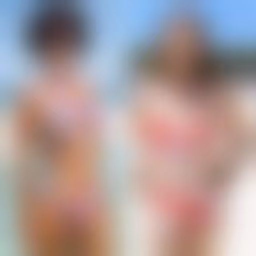 Judith et Albertine en maillot de bain