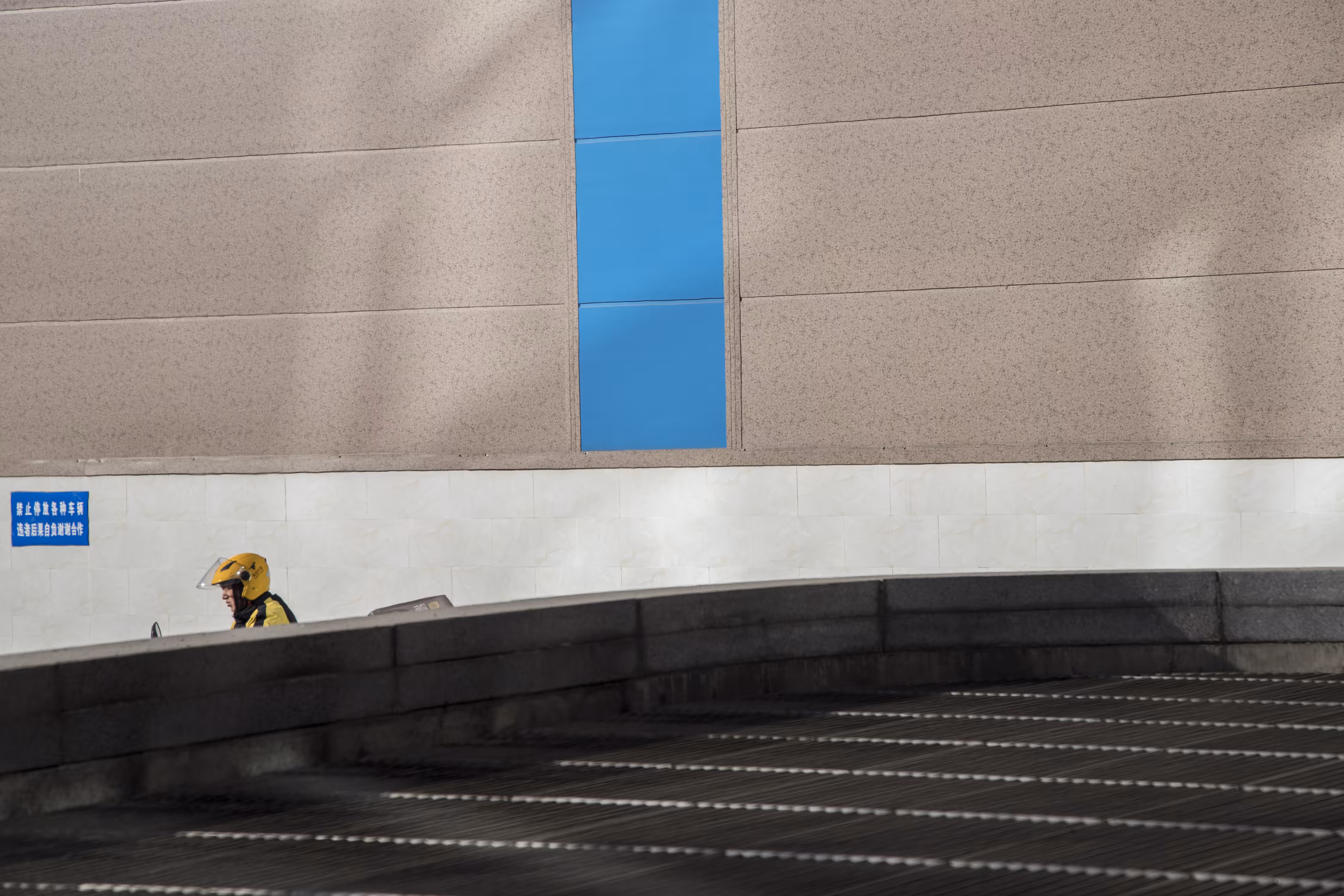Minimalism in Street Photography - 9
