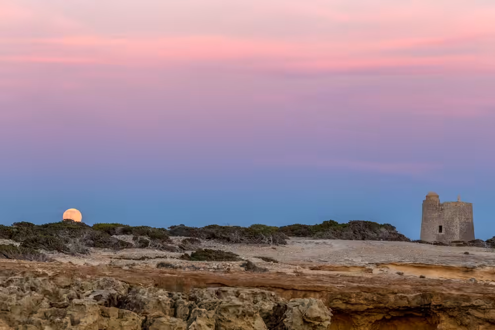 Moonrise, Ses Portes pirate tower