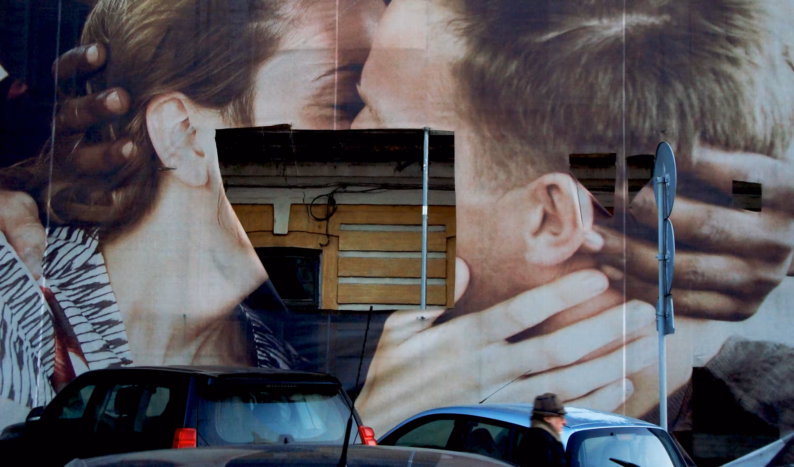 Anatomy of a kiss
