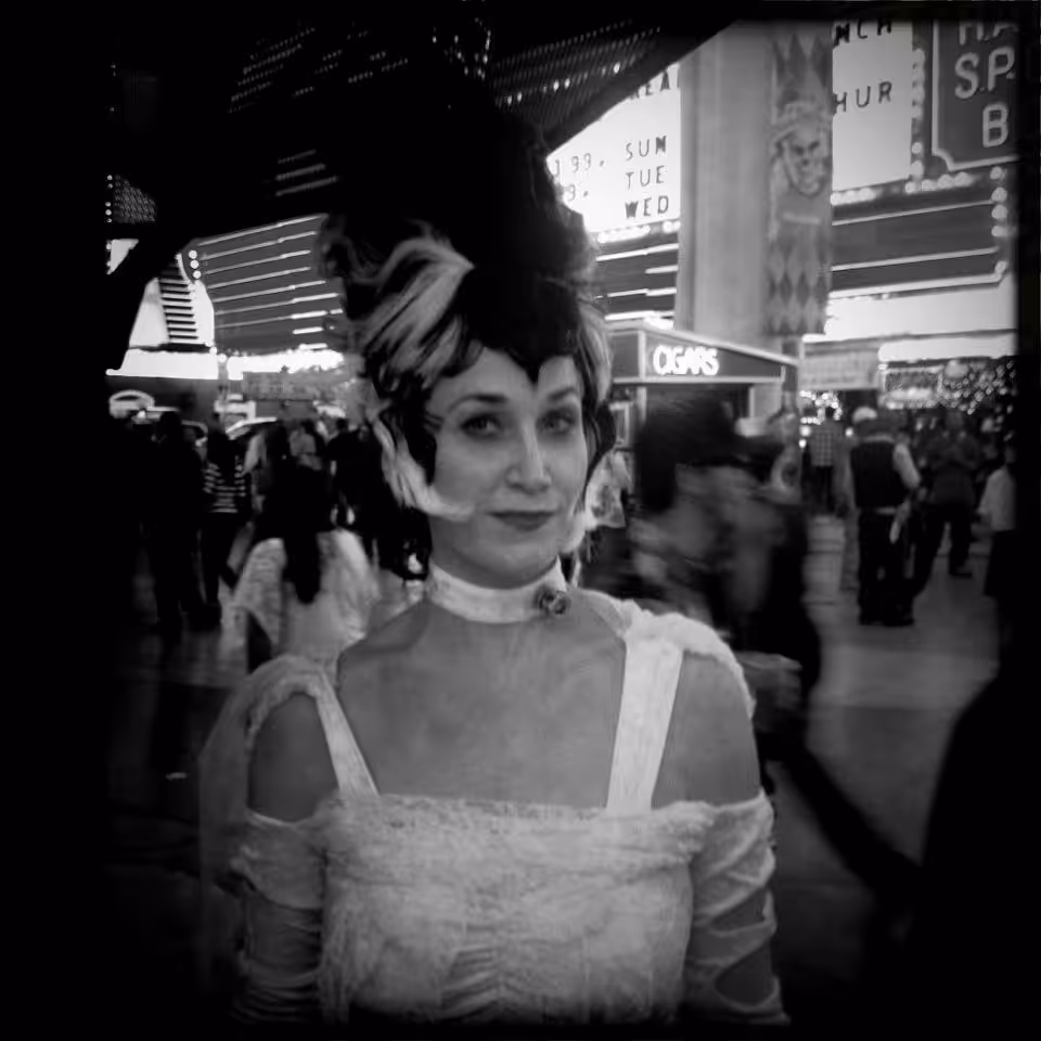 Halloween Street #006