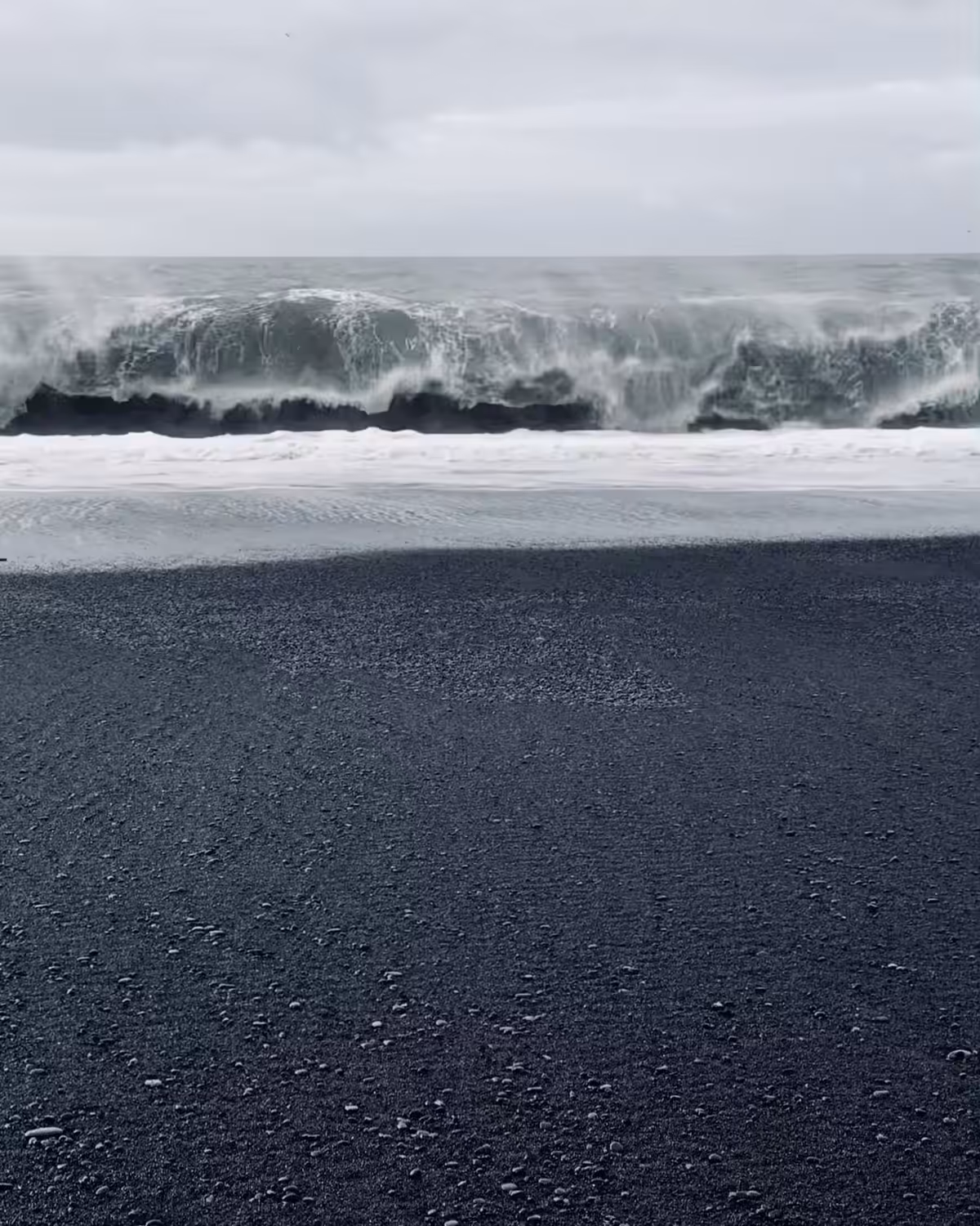 crashing waves on black beach 🌊🖤🐚