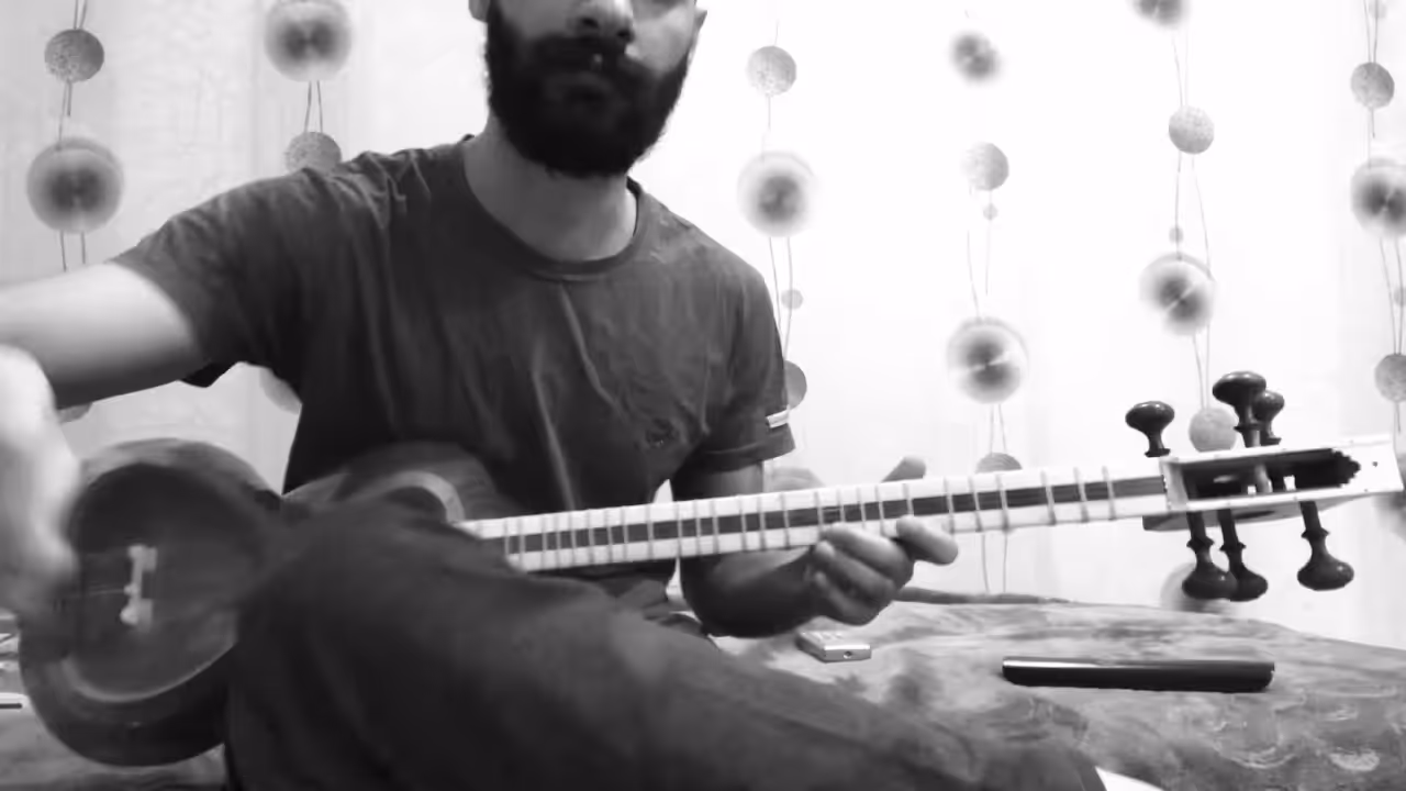 Playing "Tar".