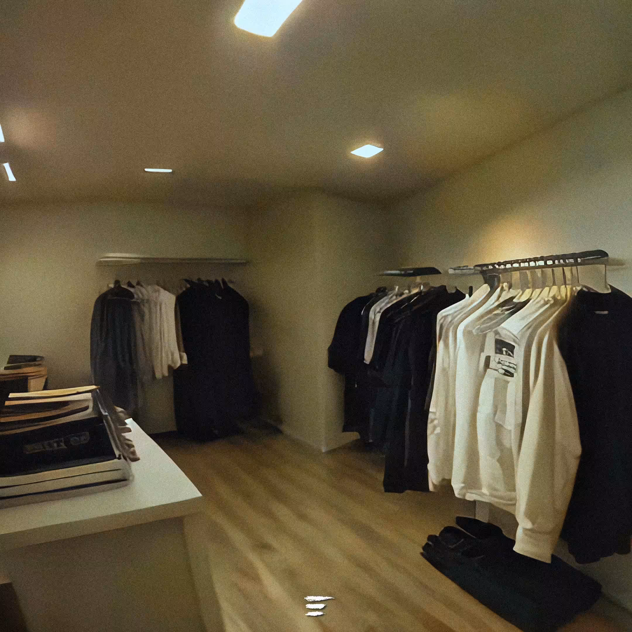 ellktro - ‘Just browsing... but now I'm trapped’