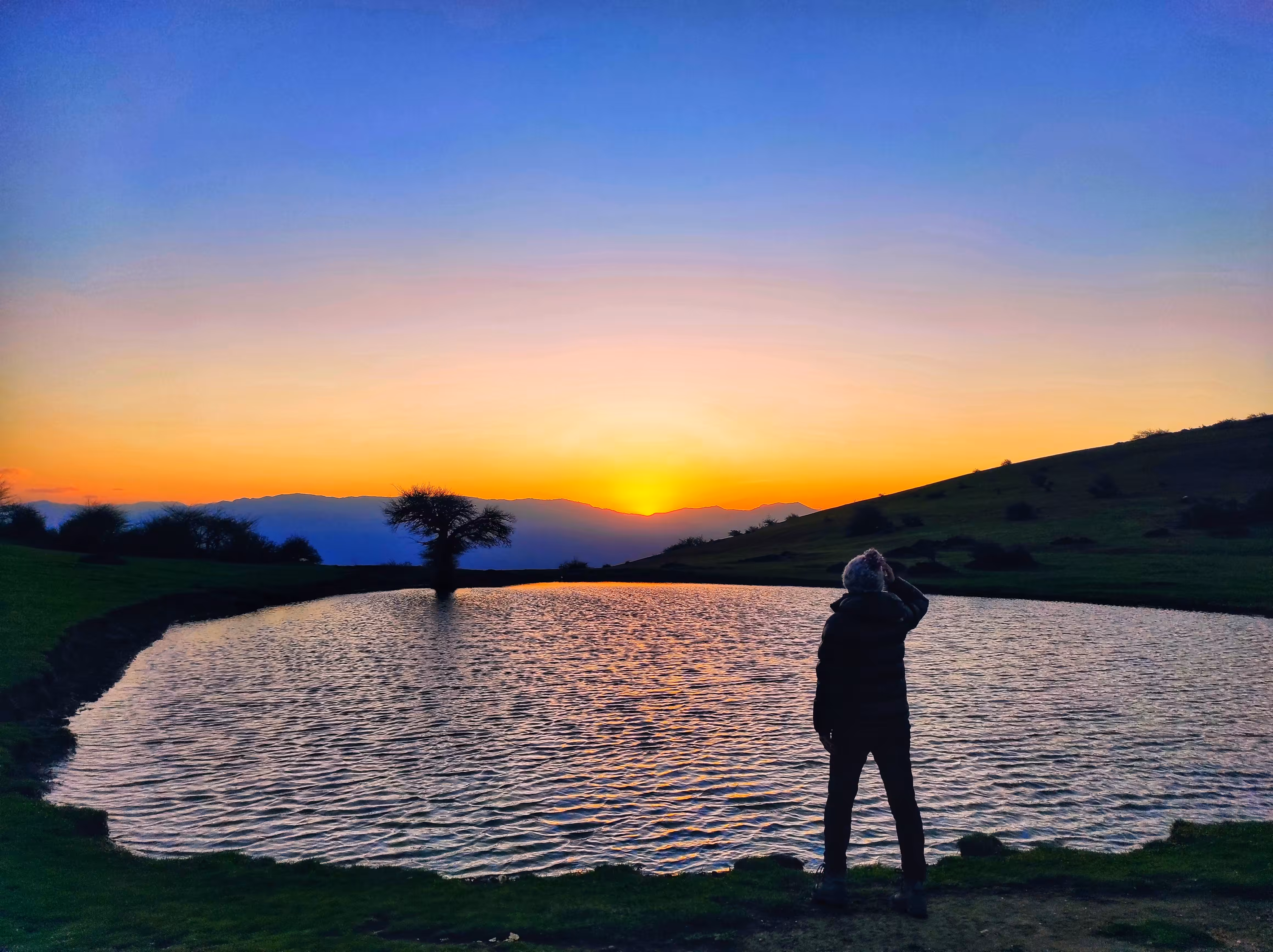 Sunset and clouds: L O S T 