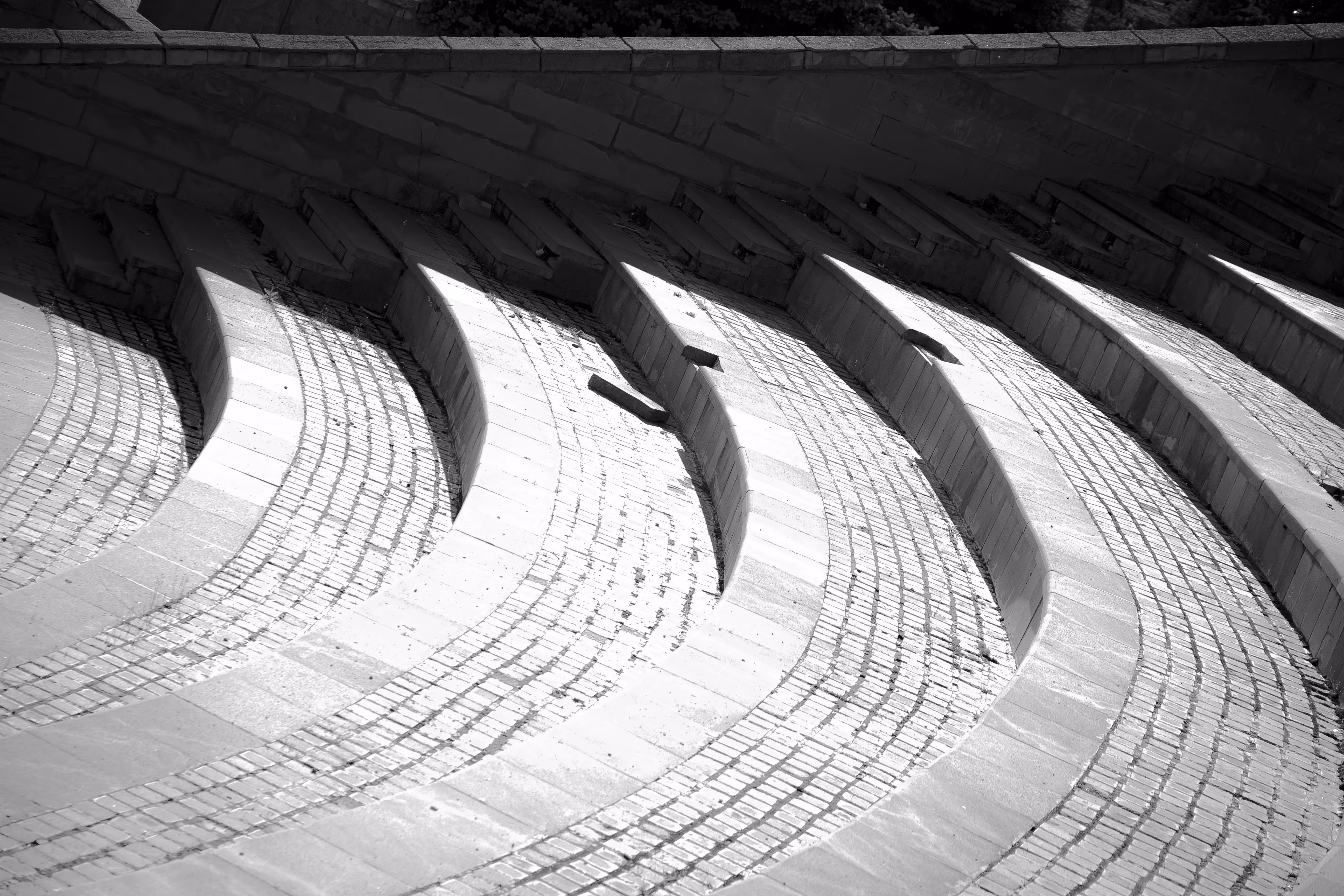 Echoes in Curves