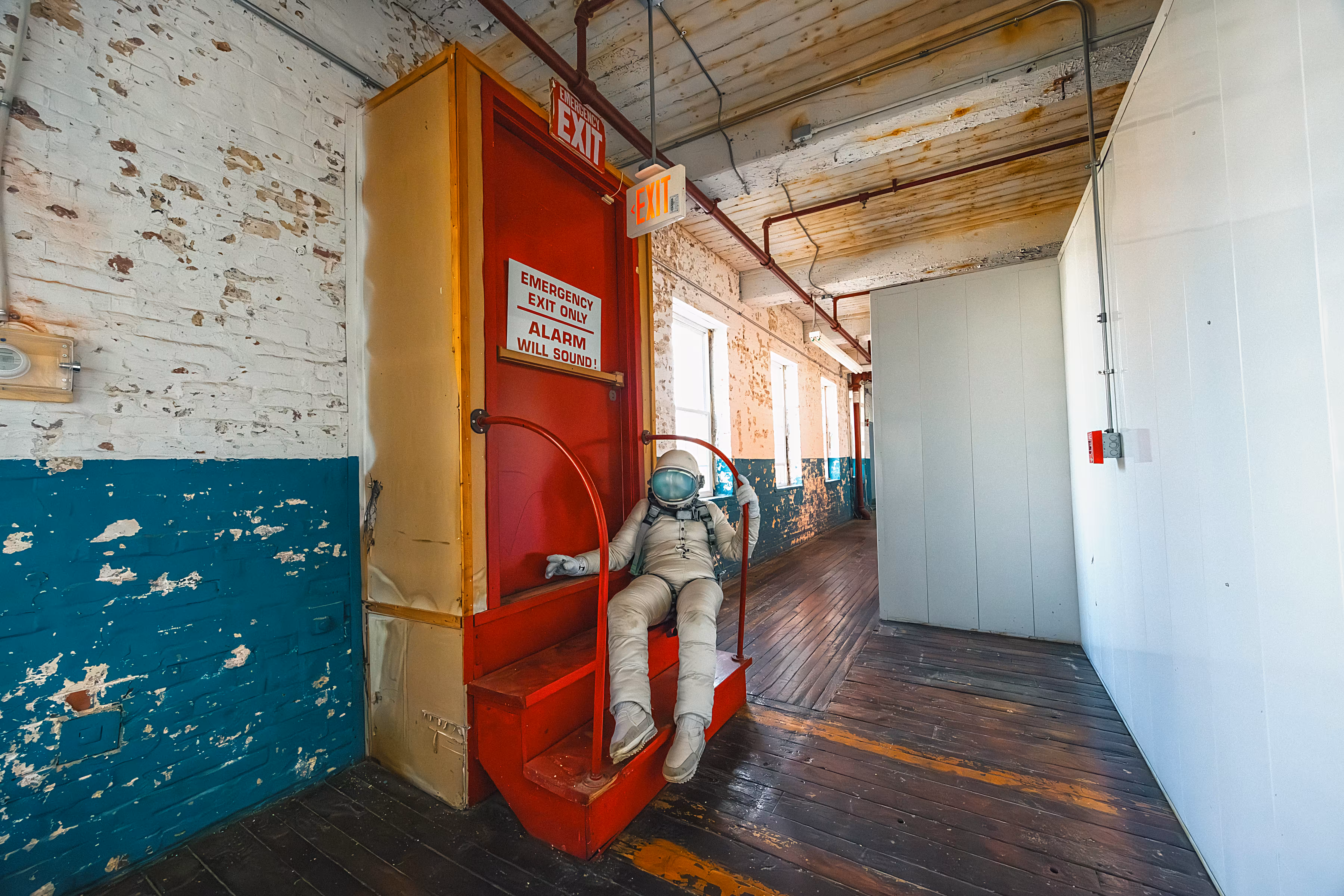 The Lonely Astronaut - White Suit Edition: Red Door