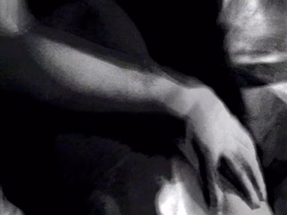 Embraces | ArtNovo