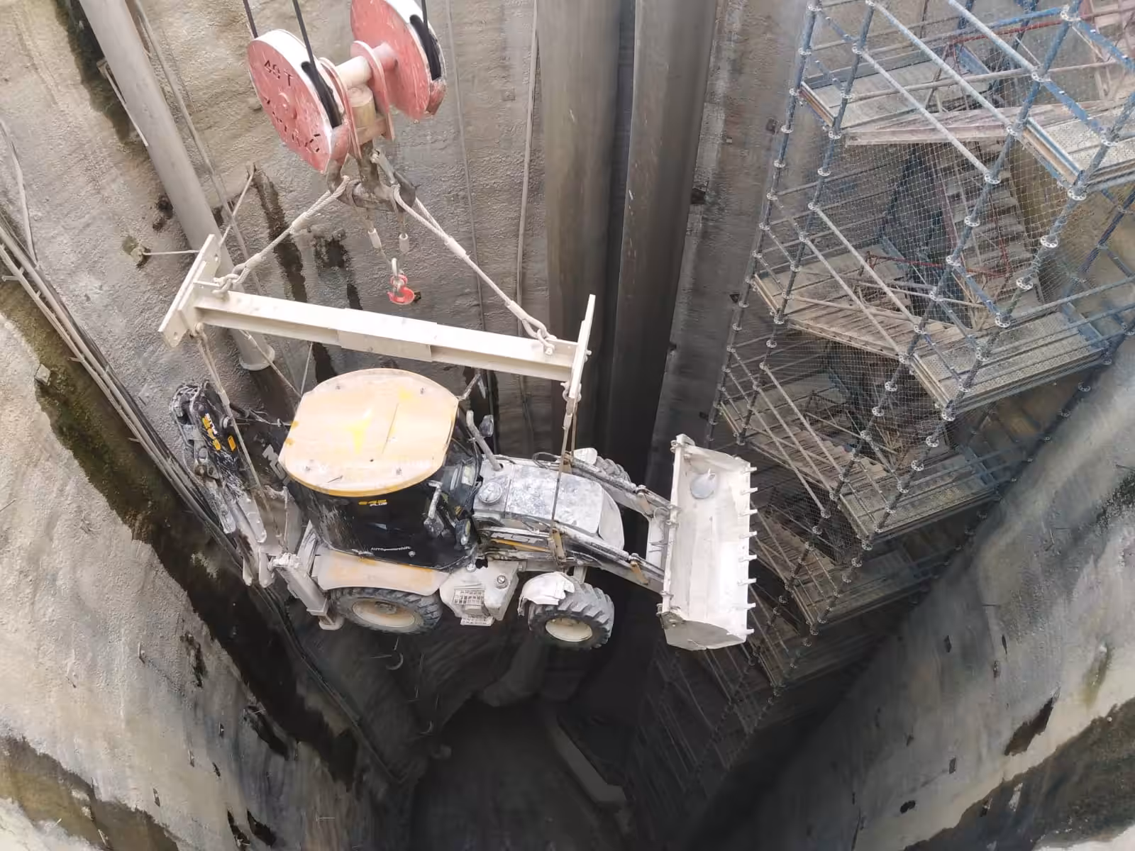 Underground: 'Lifting'