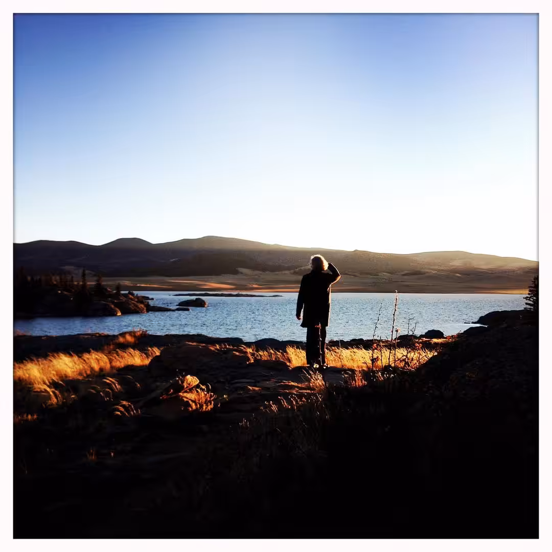 Marilyn Surveying The Reservoir