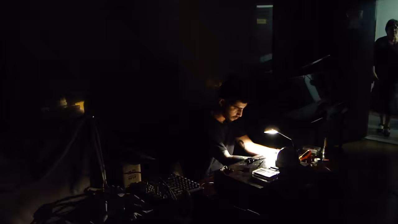 UNBIDDEN STAY - tape loop performance