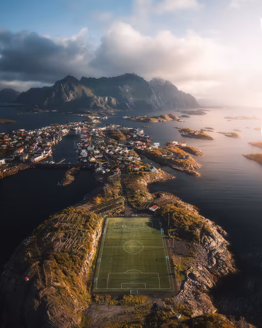#02  Henningsvaer