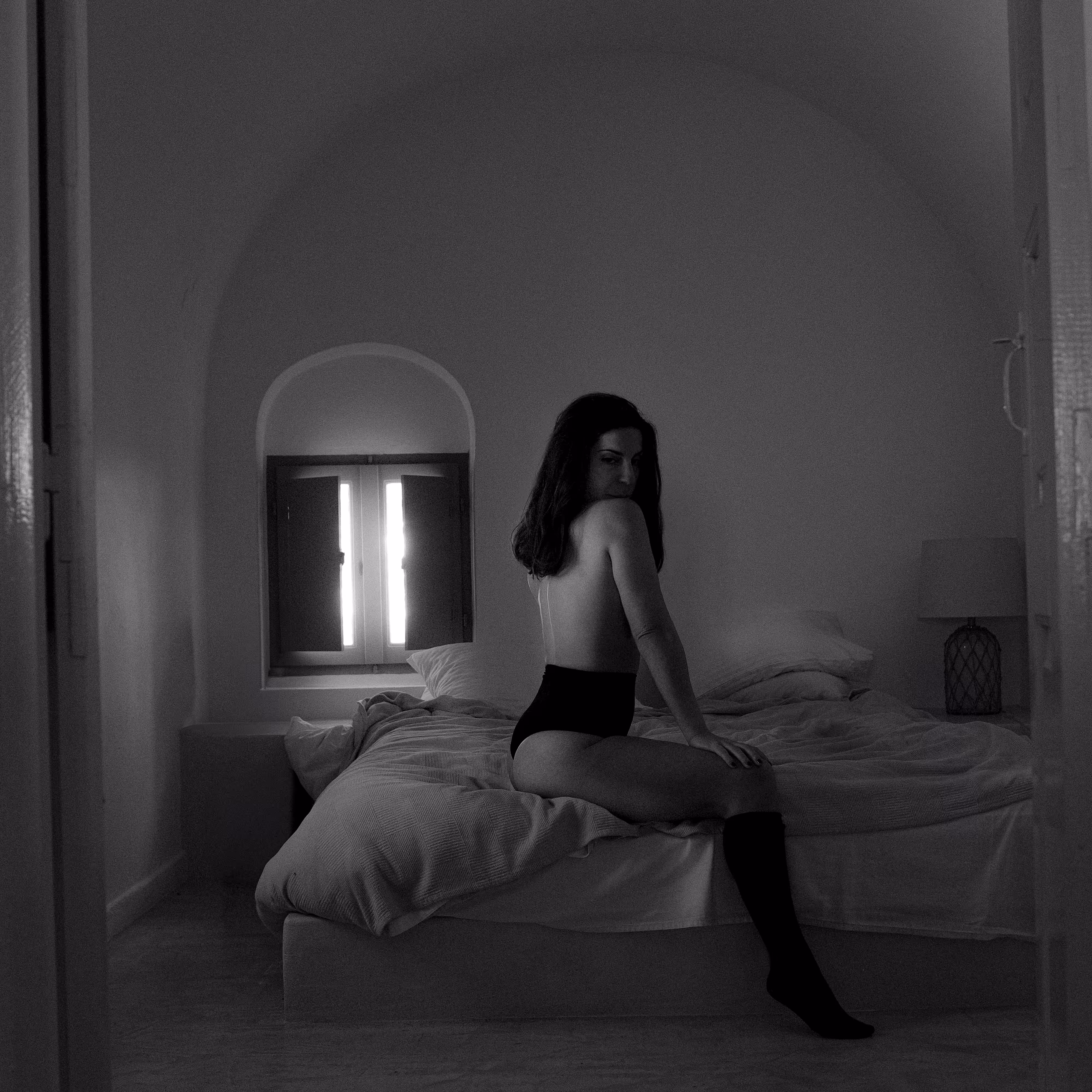 V