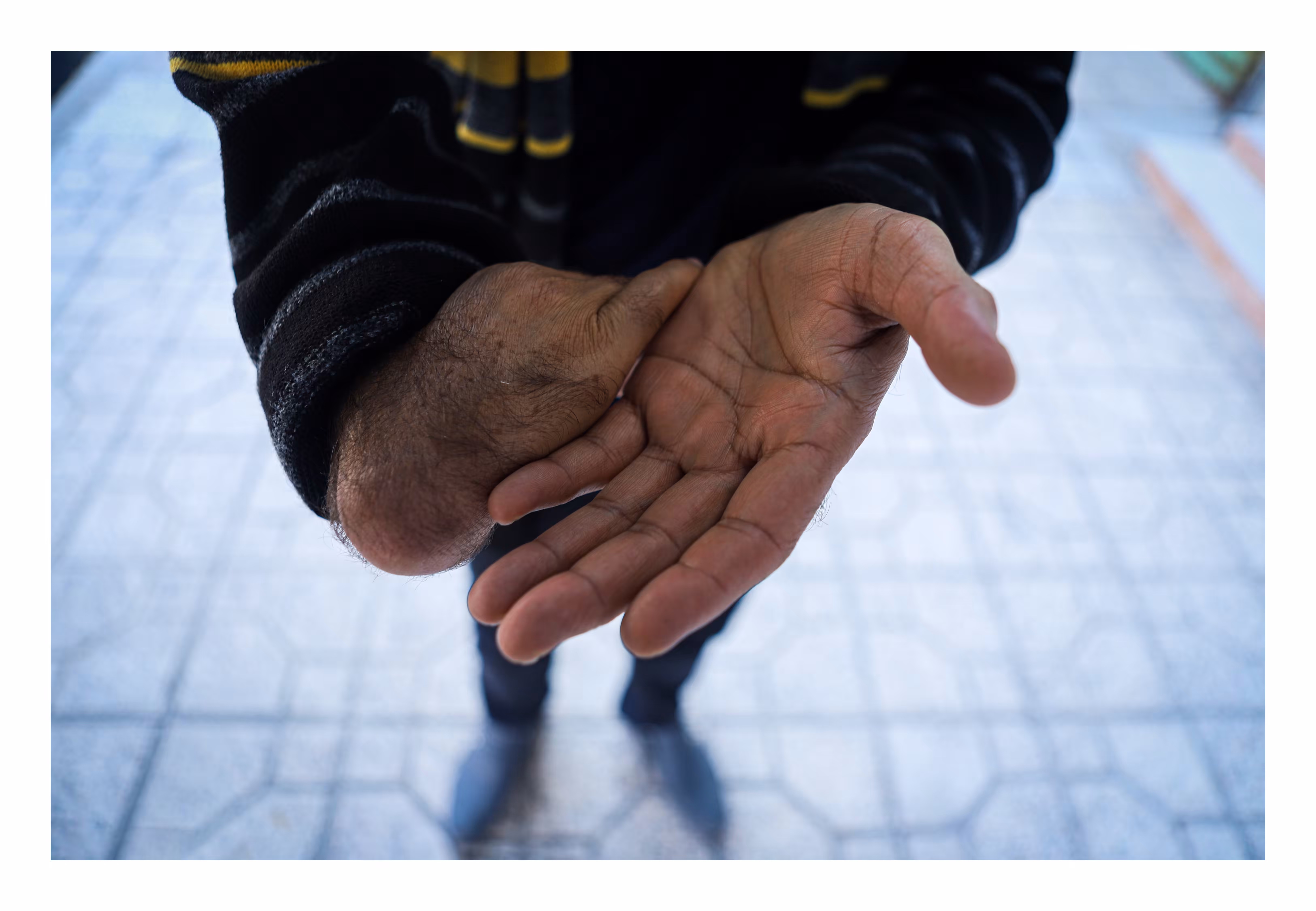 HANDS: 5. Kitchenware Salesman, 48