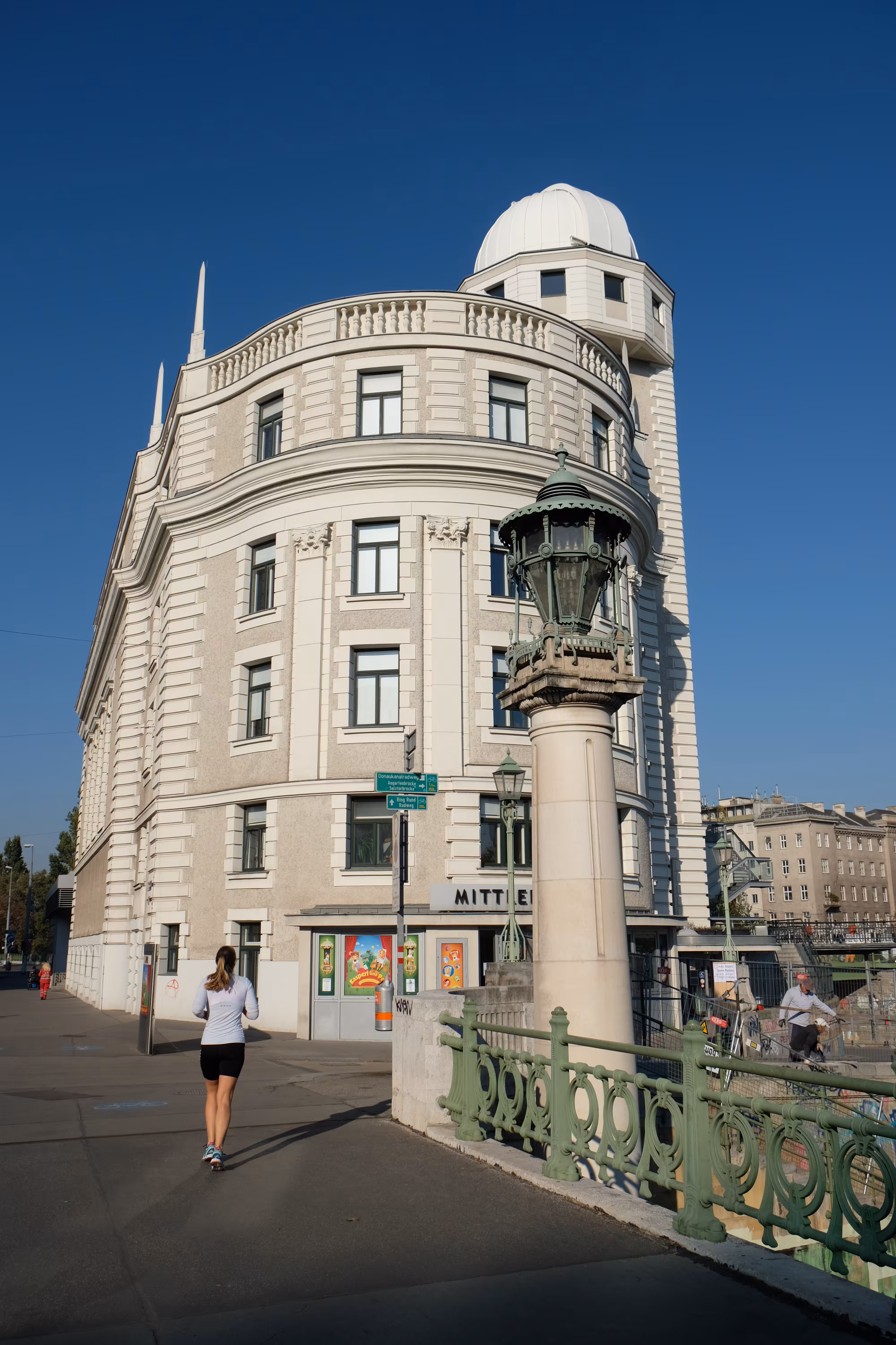 Vienna Waits for You : Stargazing