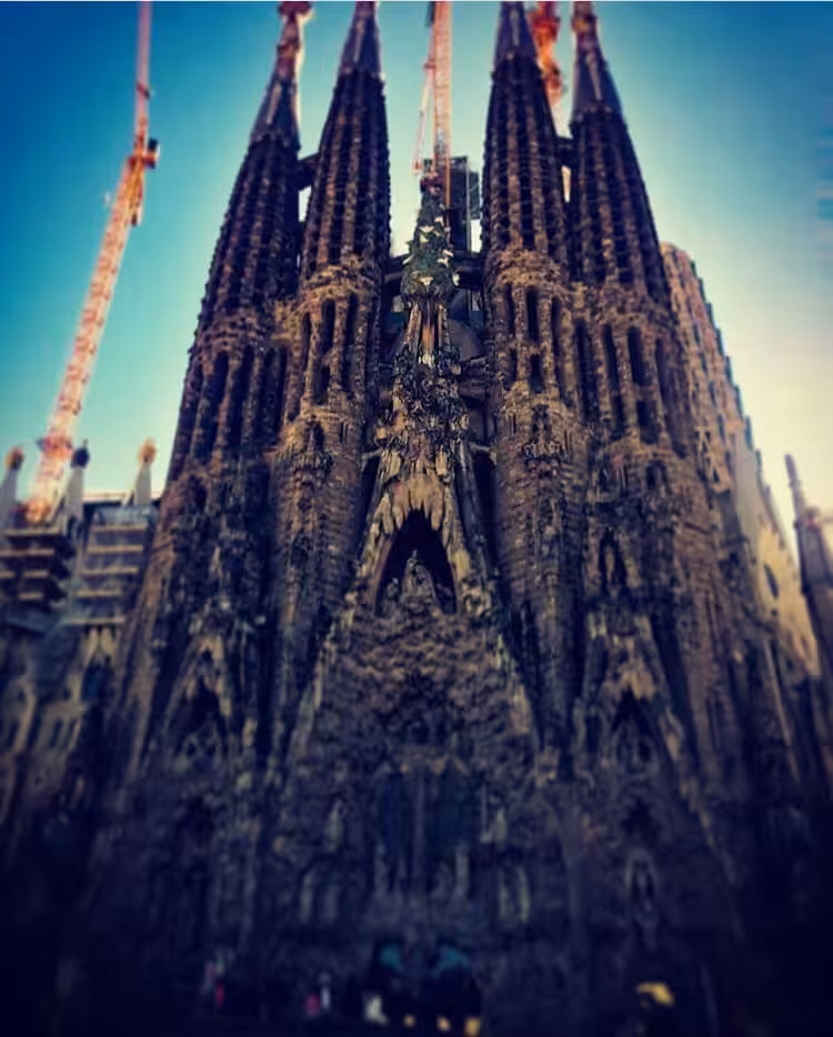  Basilica of Barcelona "La Sagrada Familia"