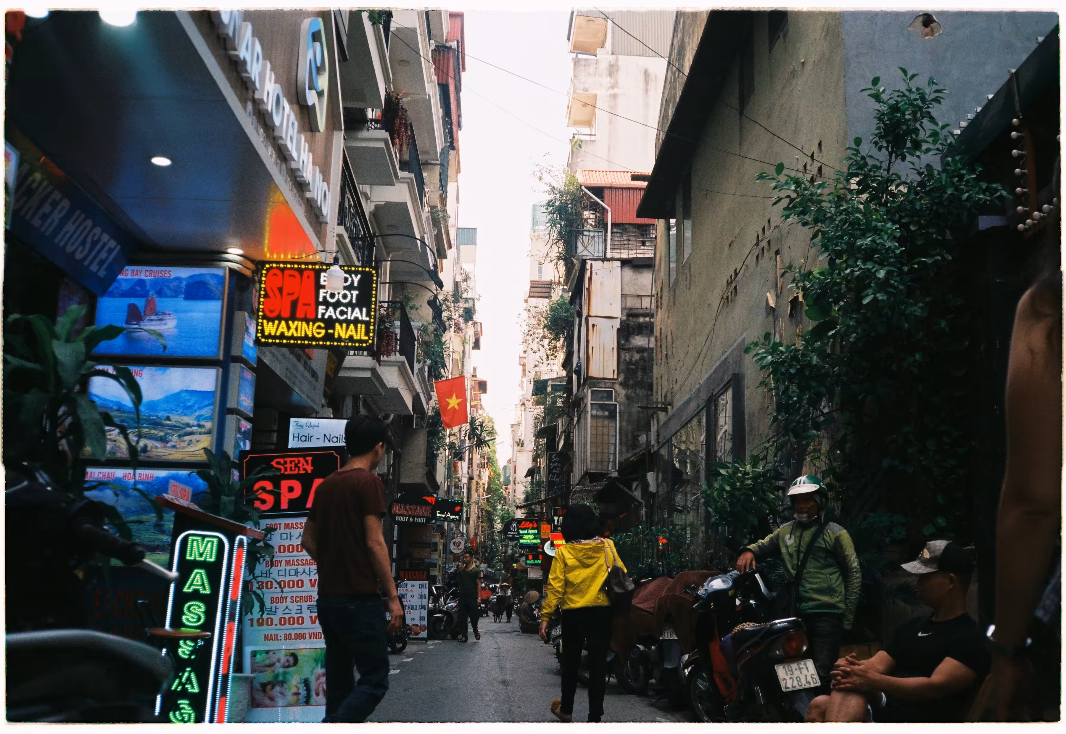Alley with no End