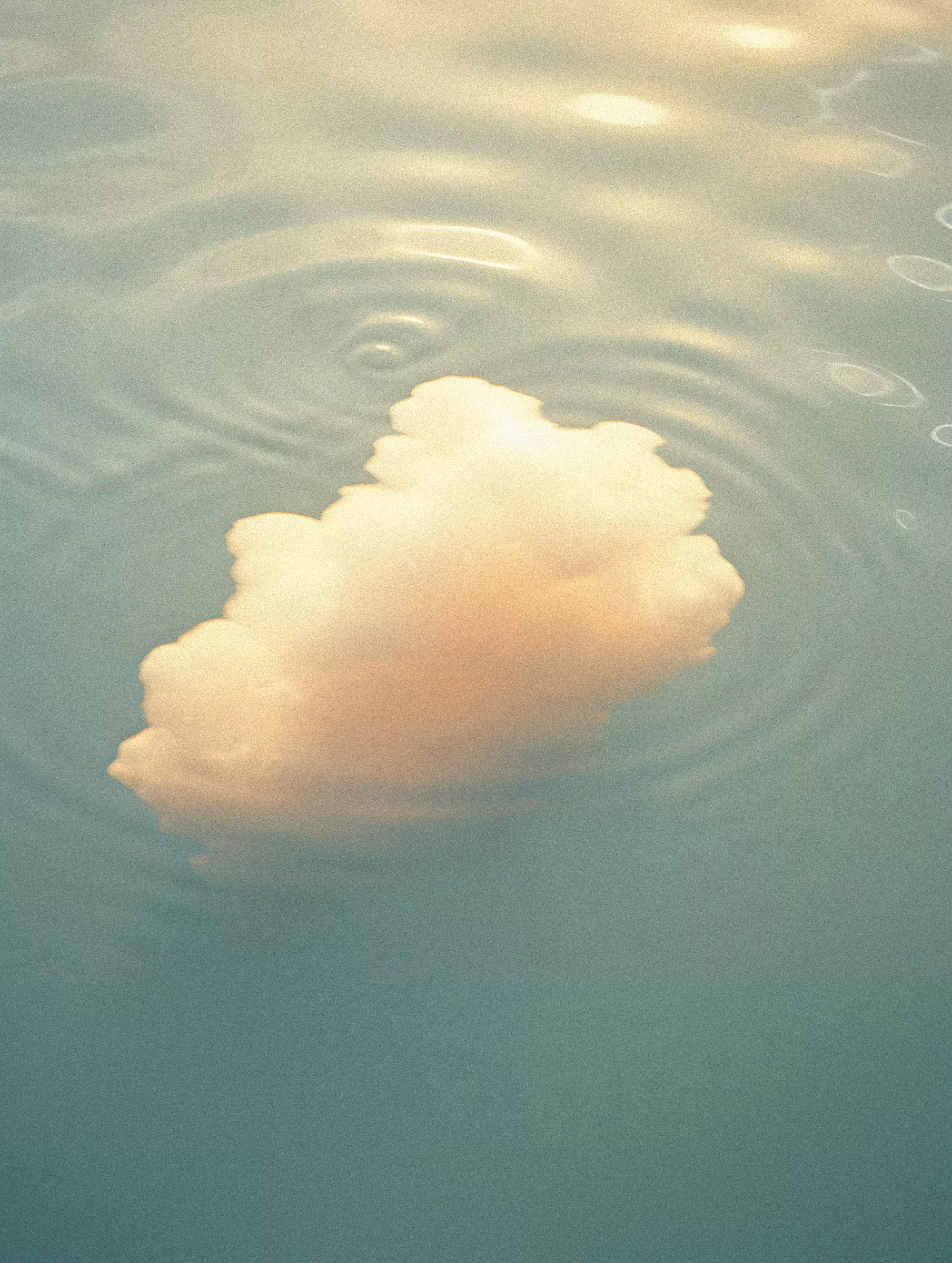 The story of a cloud that felt into the water