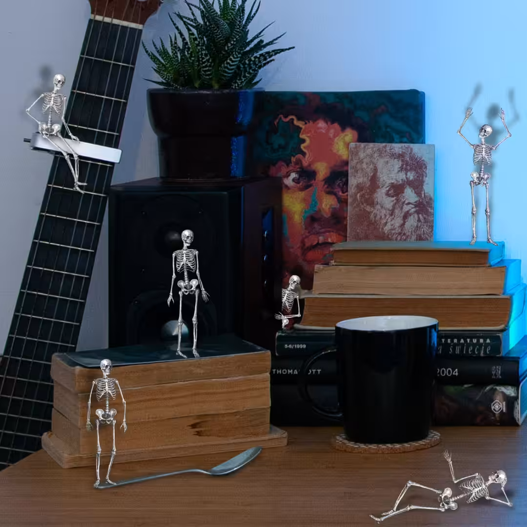 Kiszkiloszki studio's desk