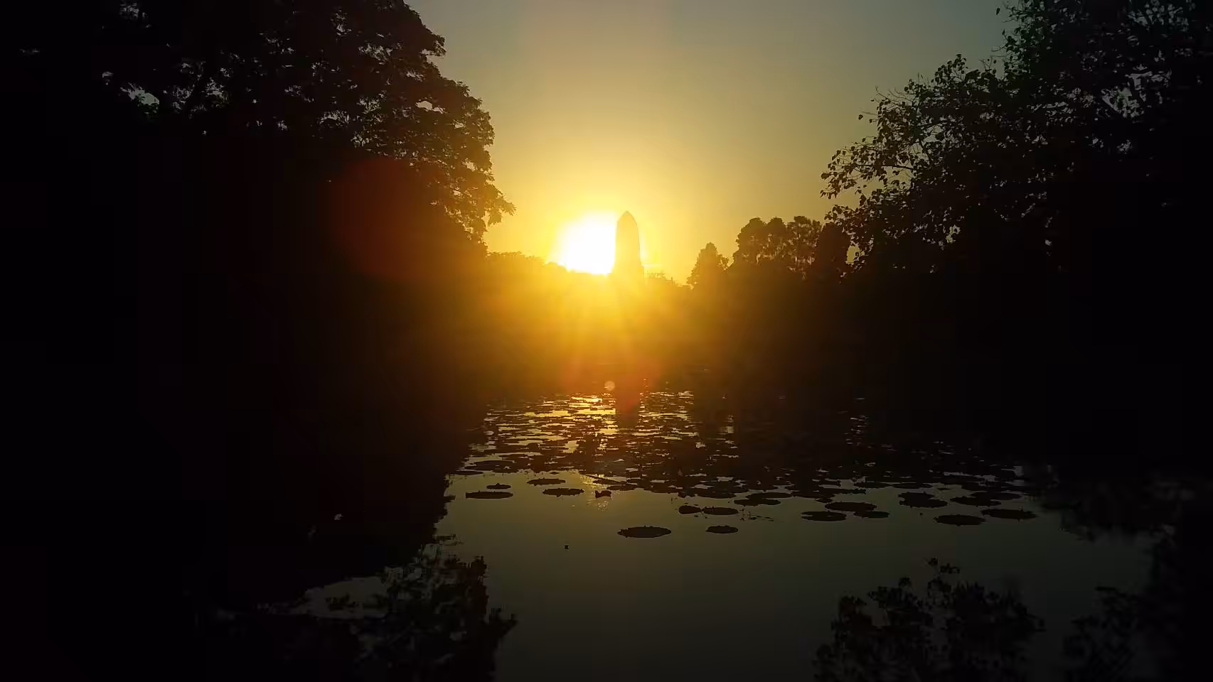 Sunset with the old temple 🧡
