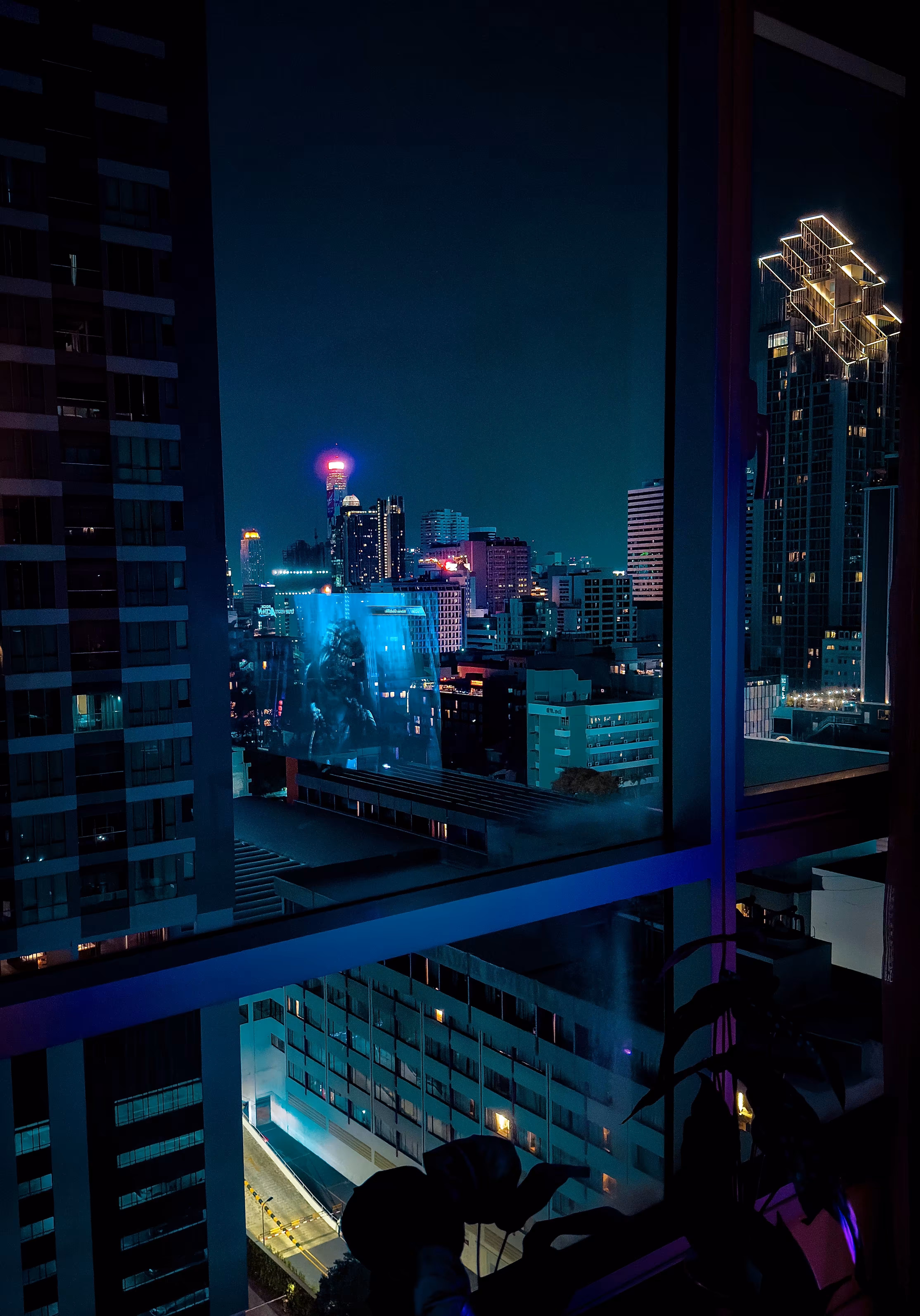 Bangkok meets 1998 Godzilla (NYC)