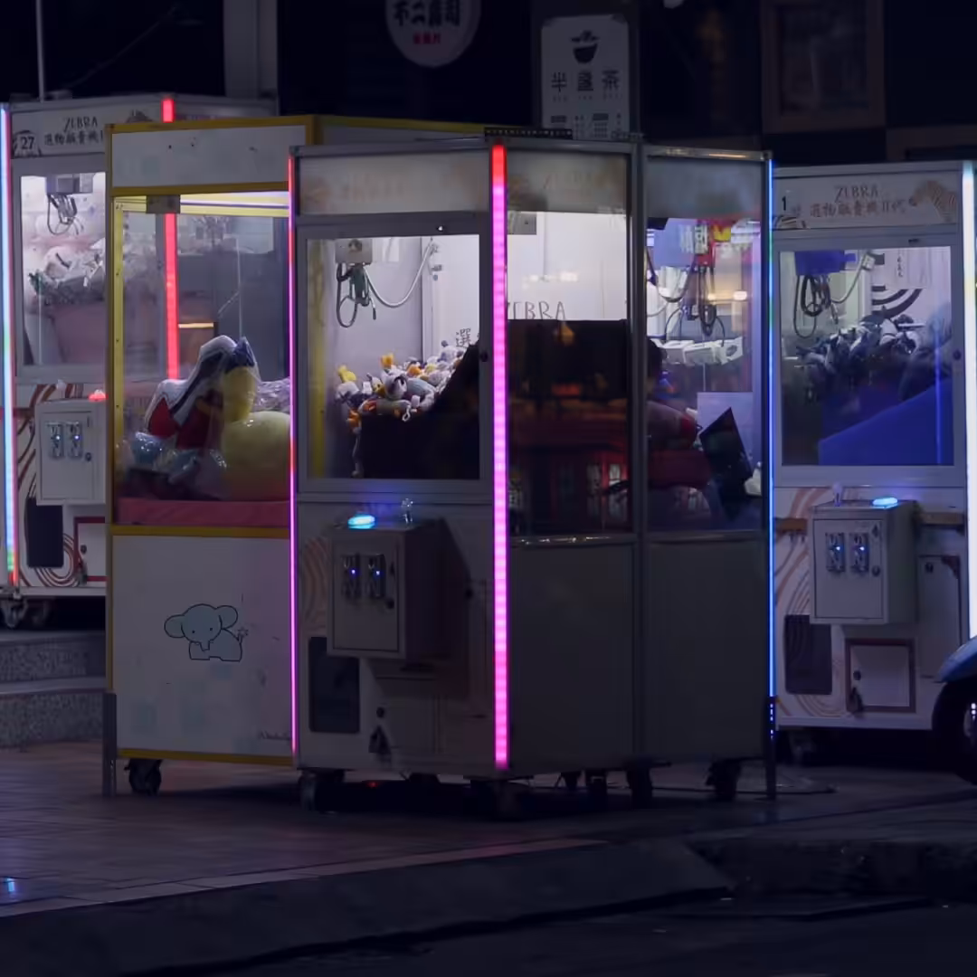 Lock-in Vending Machine 009