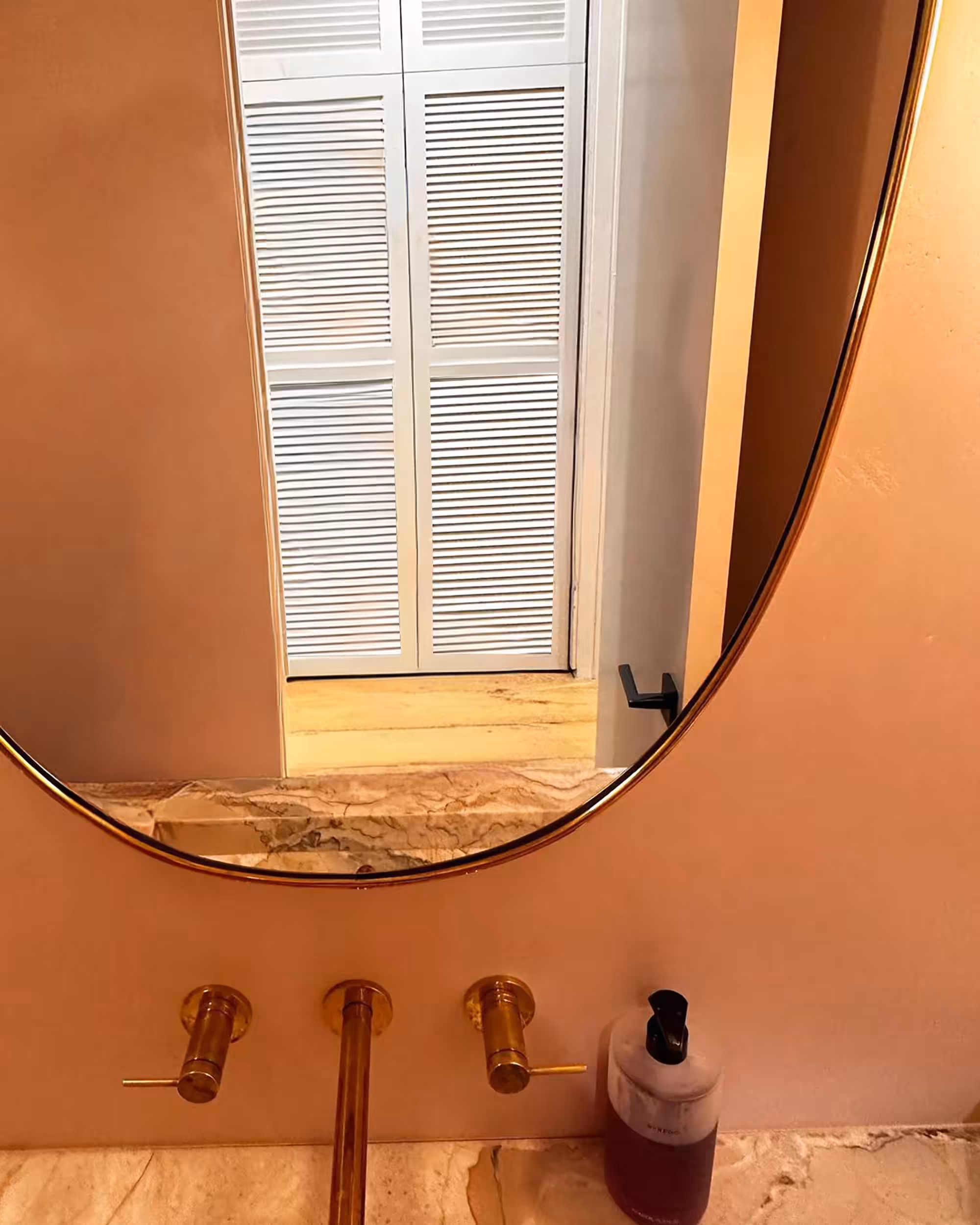 VANITIES // 0040