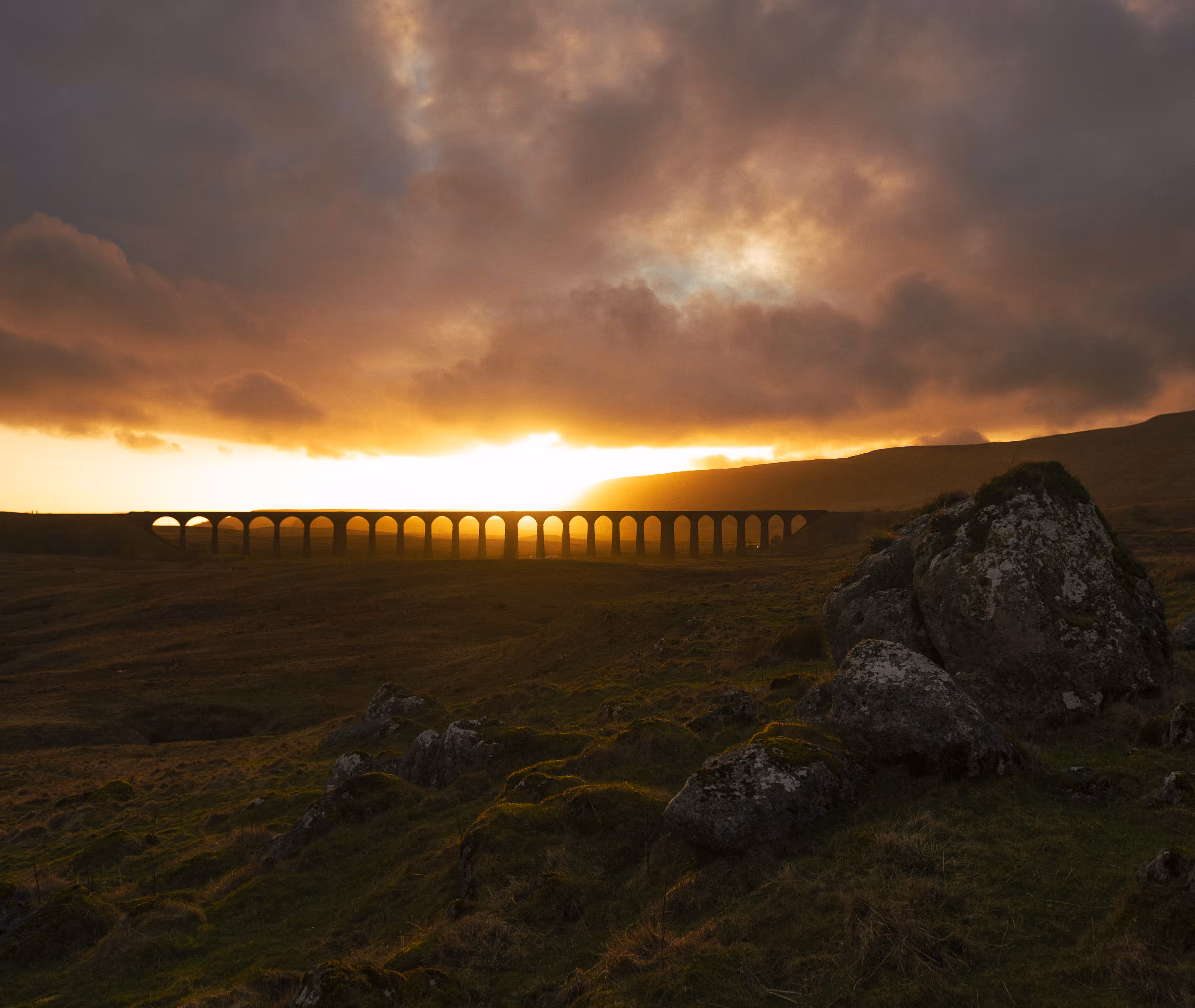 the golden glow ribblehead