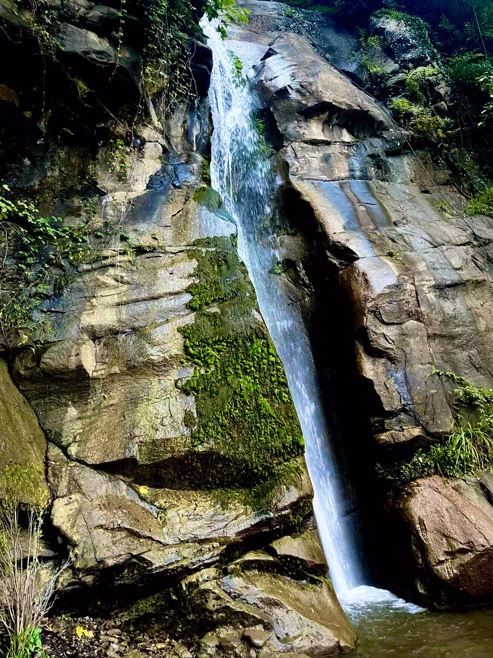 The Happy Valley: Small waterfall