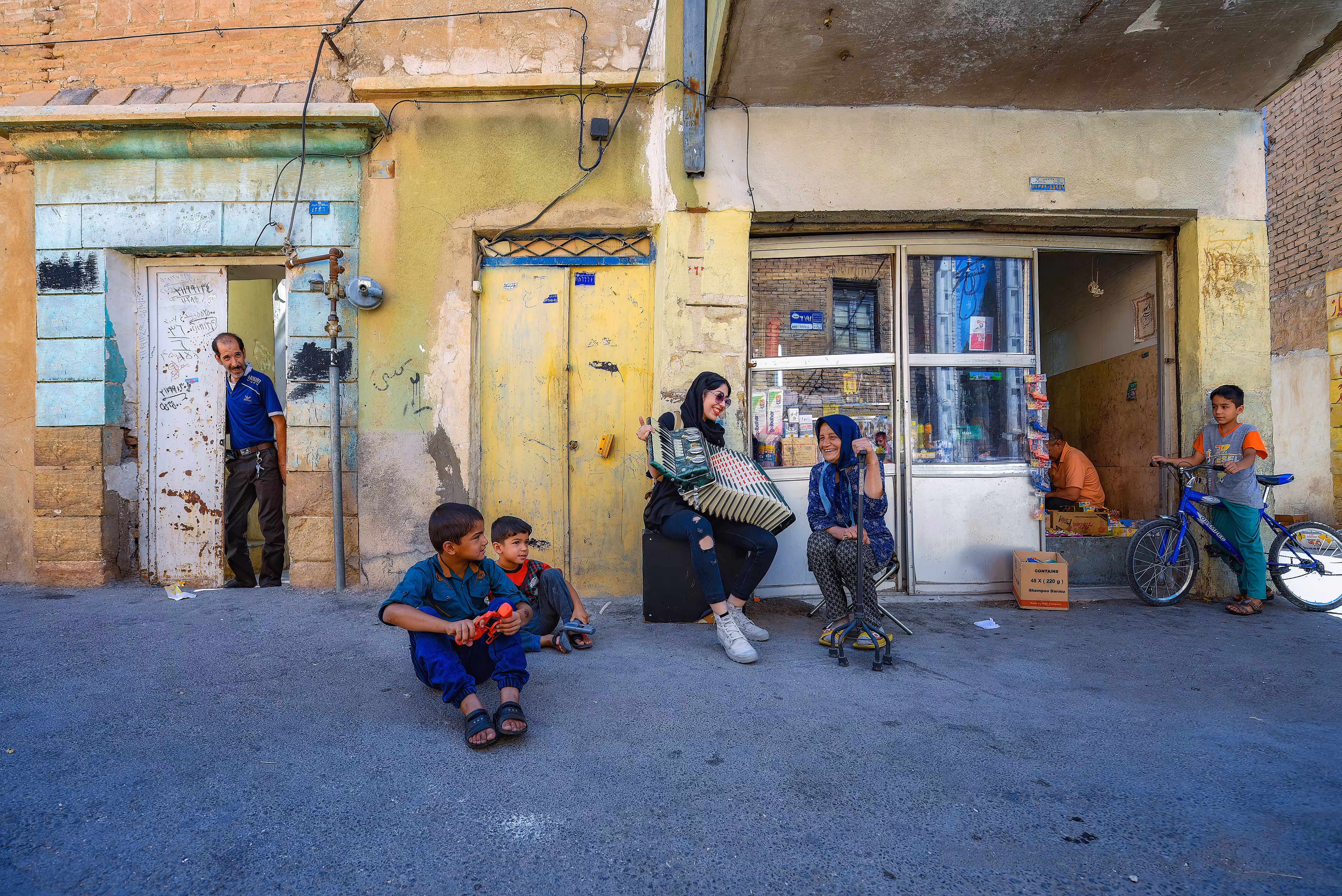Ramo in Zoghaliha alley