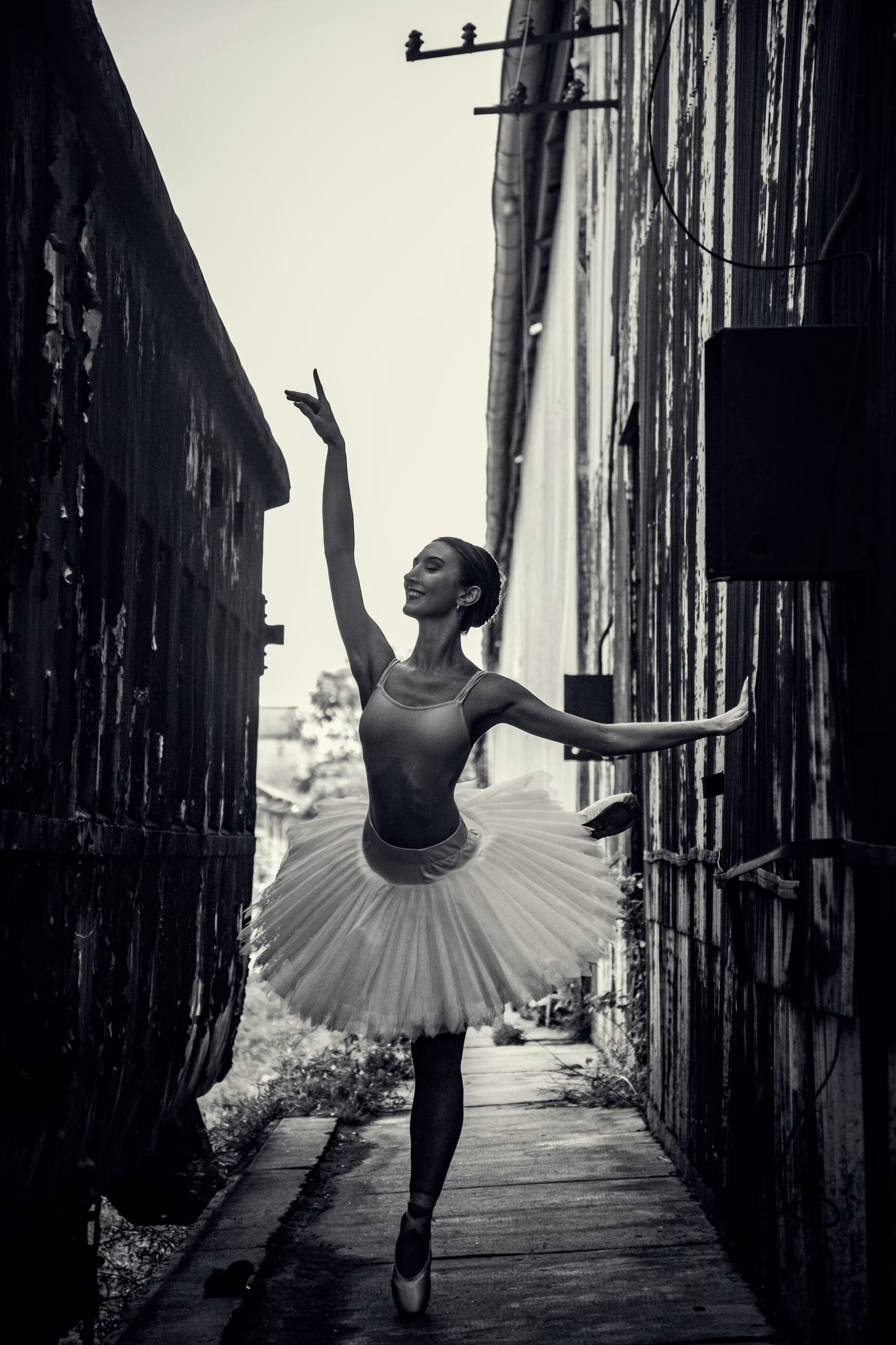 Dancer on the railroads