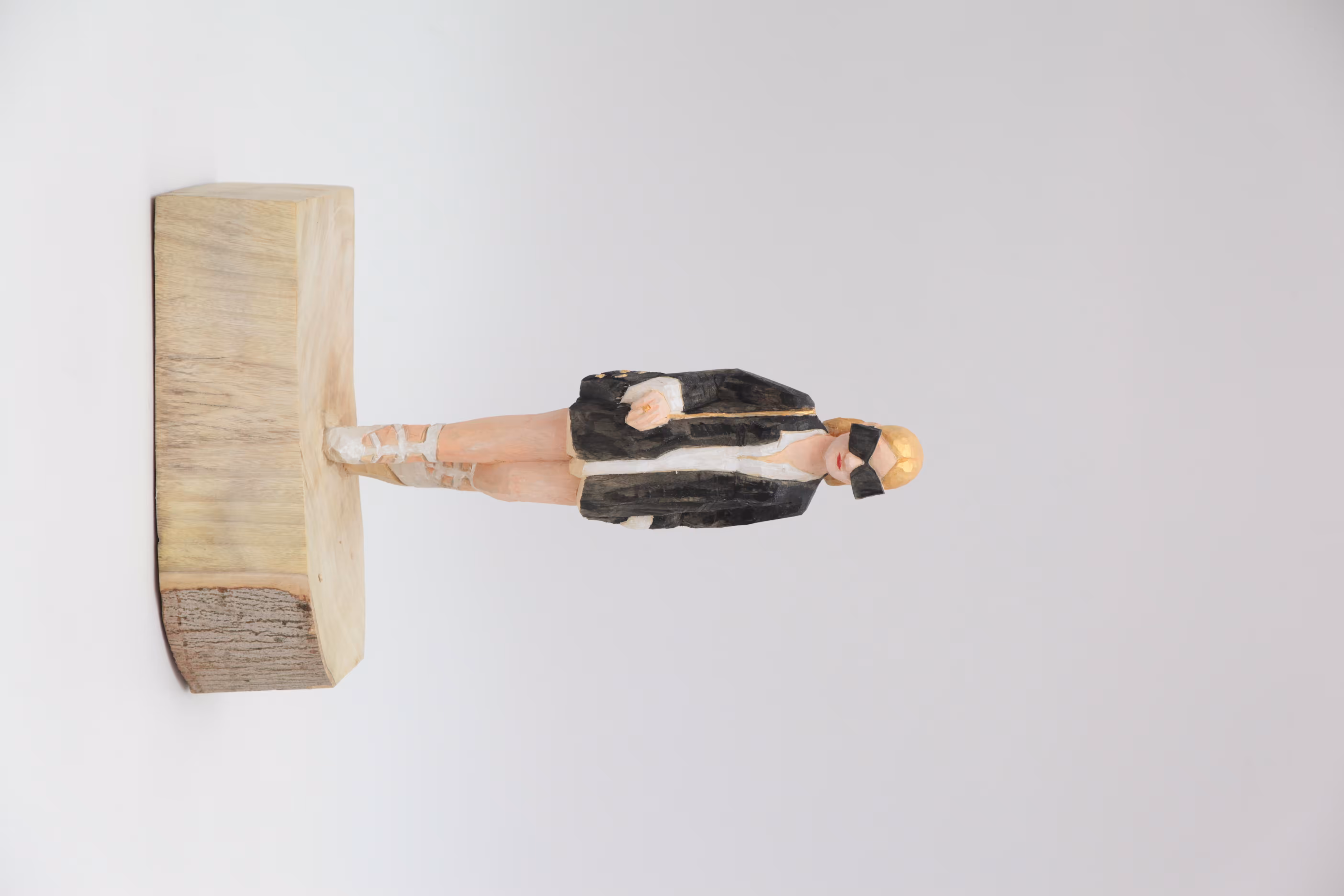2021-Sweeping-H39x25x14cm-Nettle4