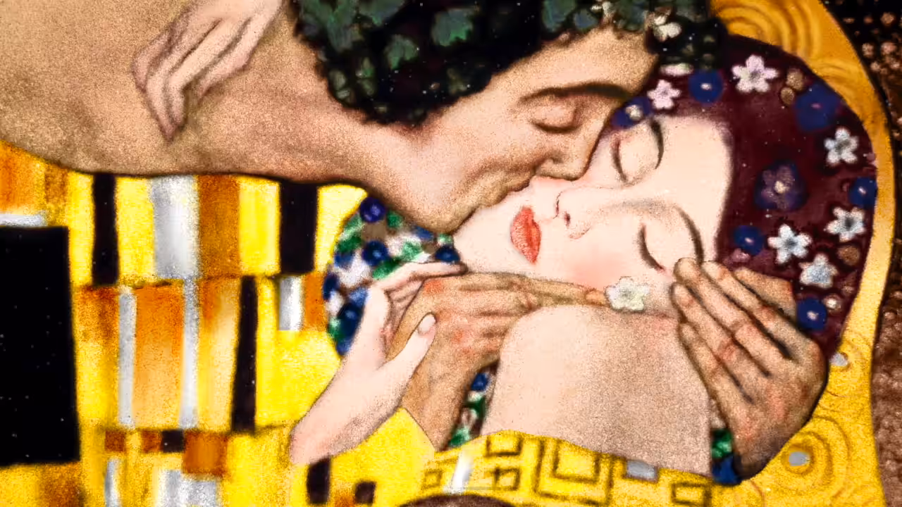 Gustav Klimt's " kiss " seen from below