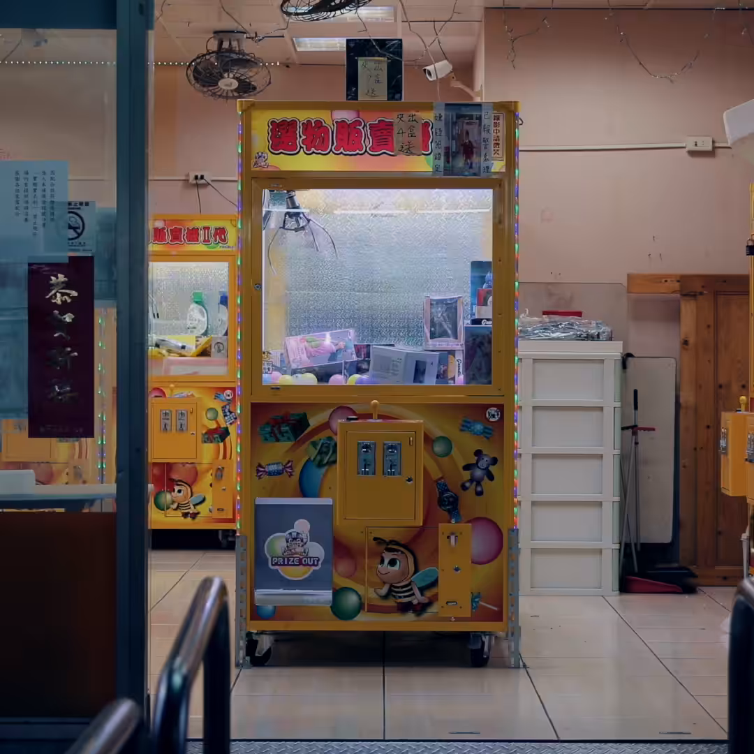 Lock-in Vending Machine 043