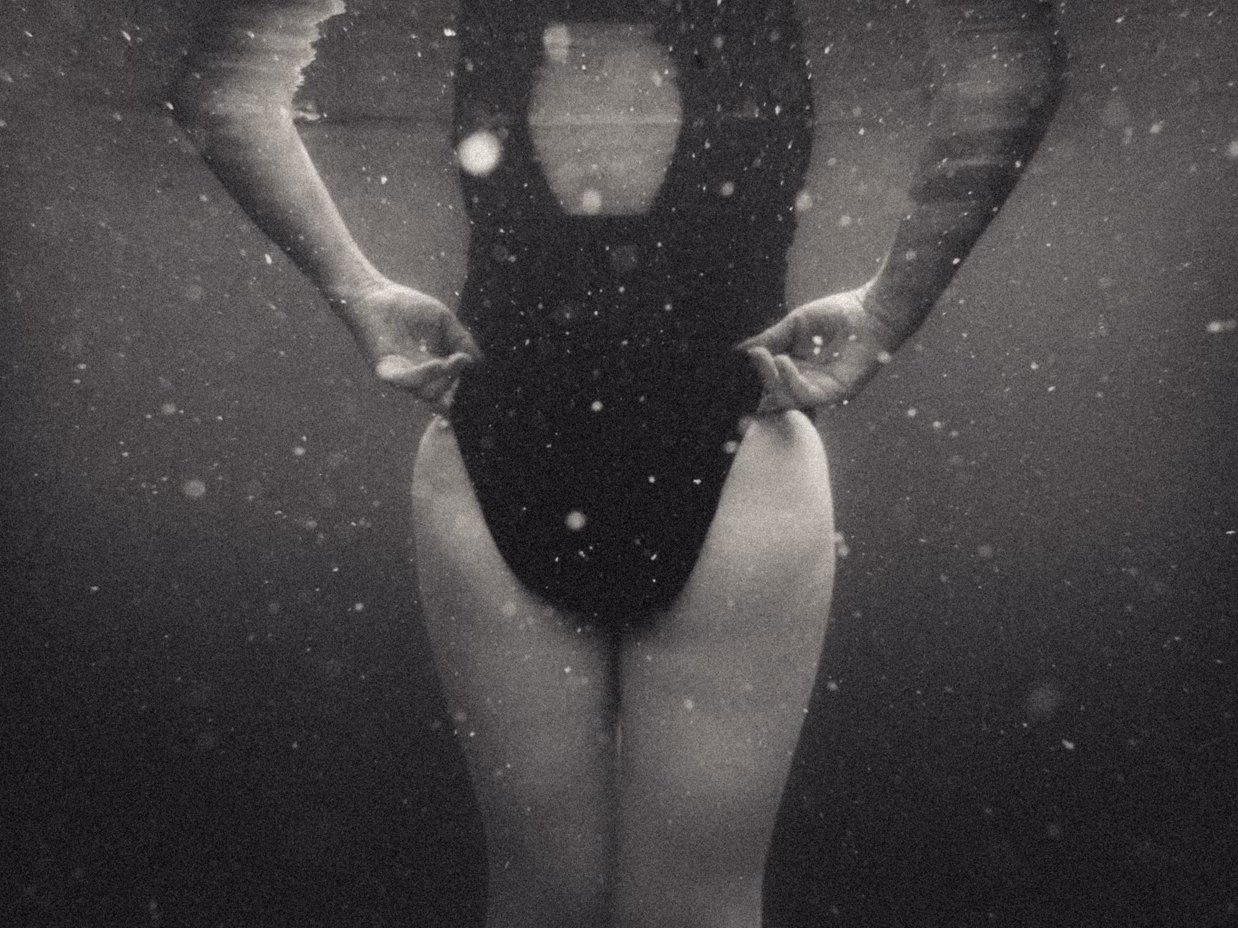Underwater ass noir 