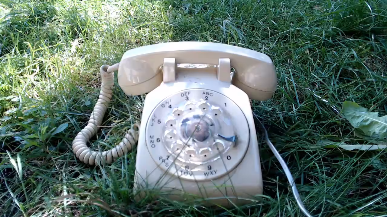 Payphone 10: Grass is Always Greener