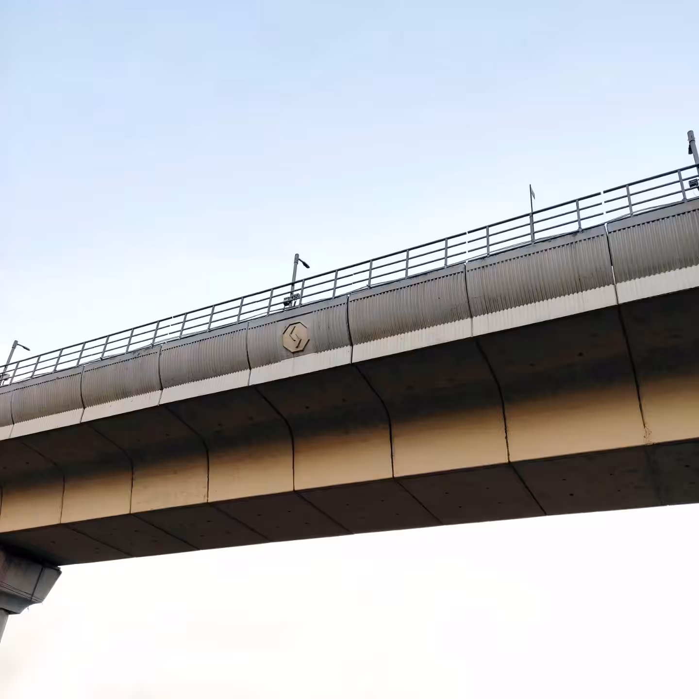 Mono-rail