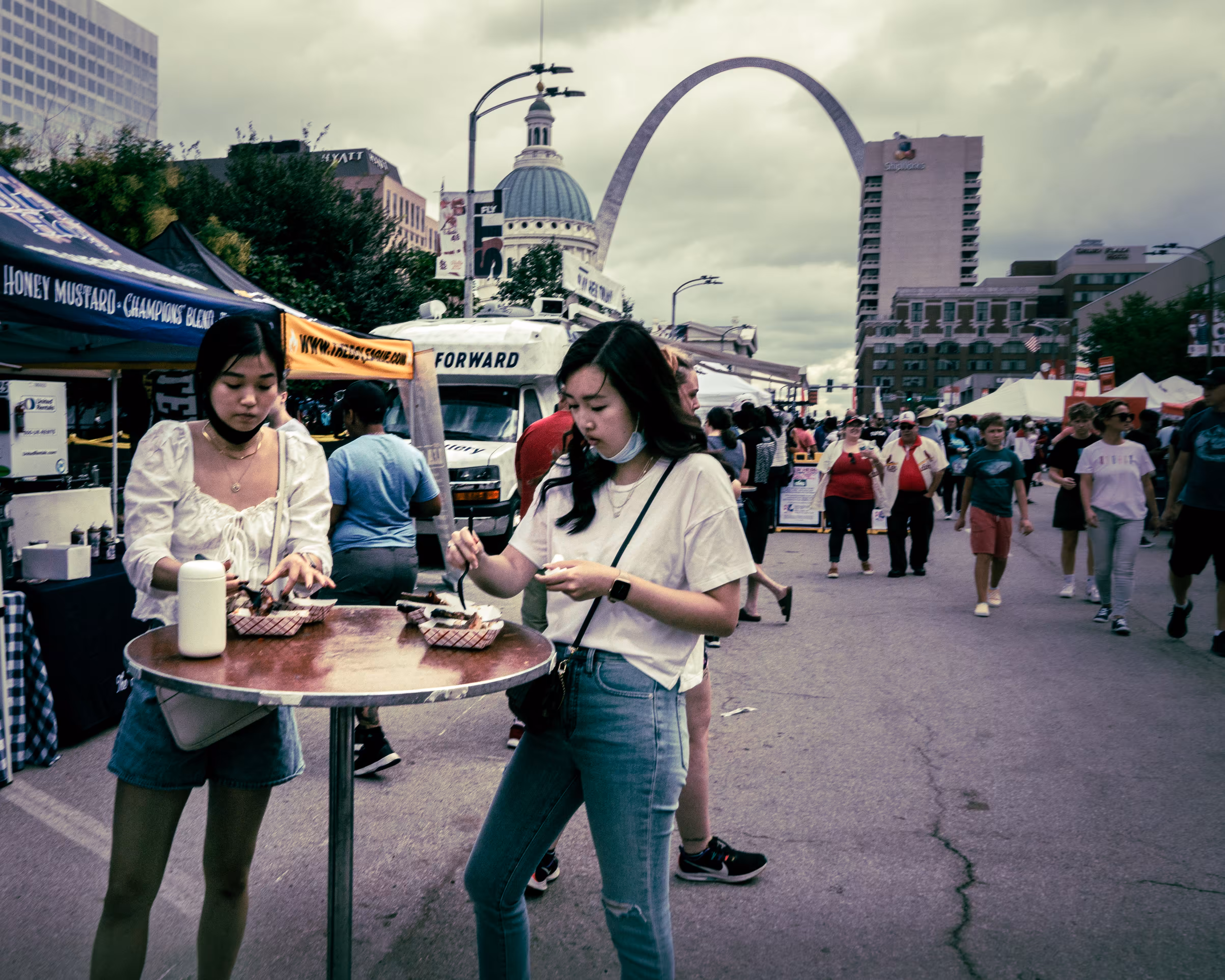 eating under the arch