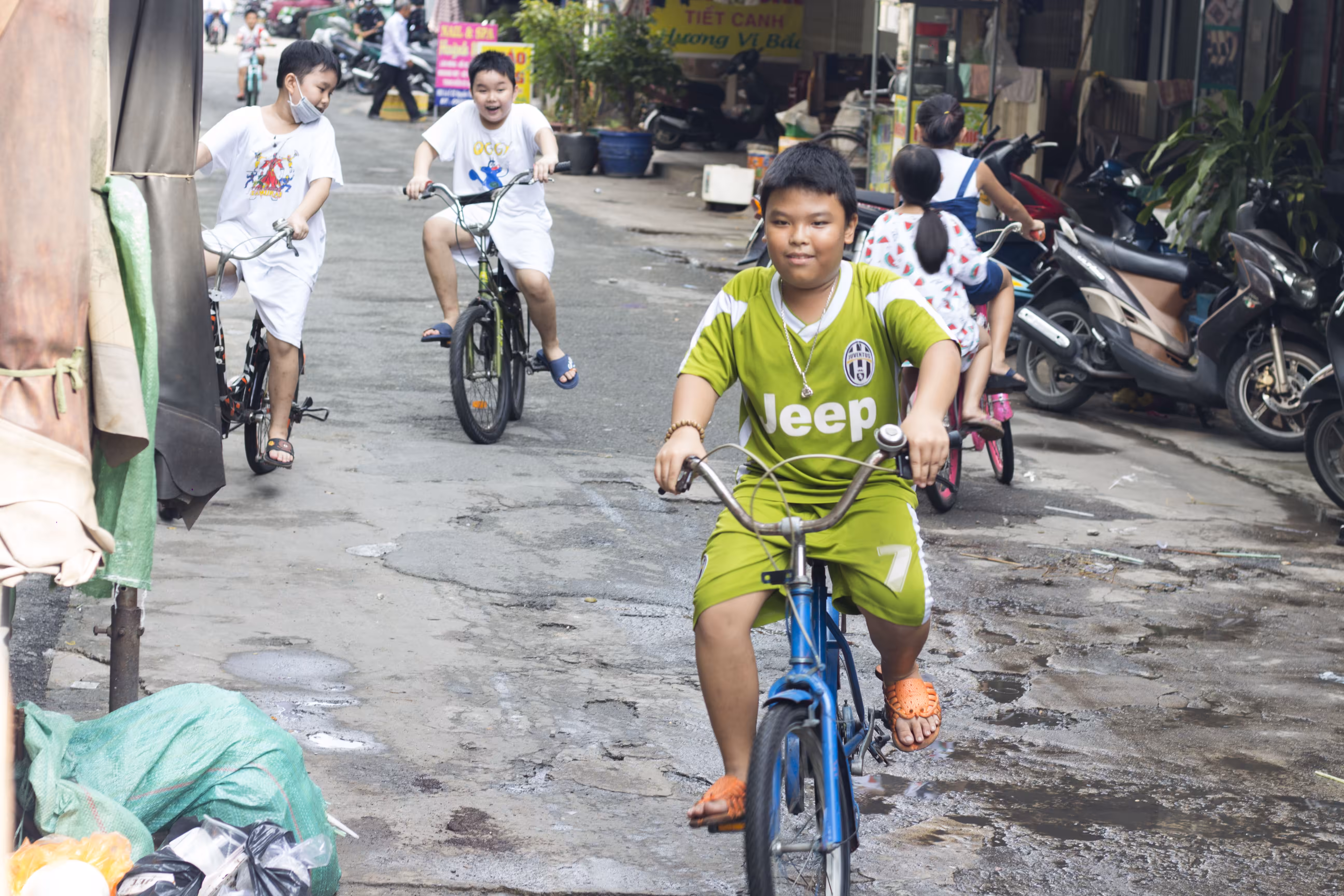 #streetmoth [003] playtime