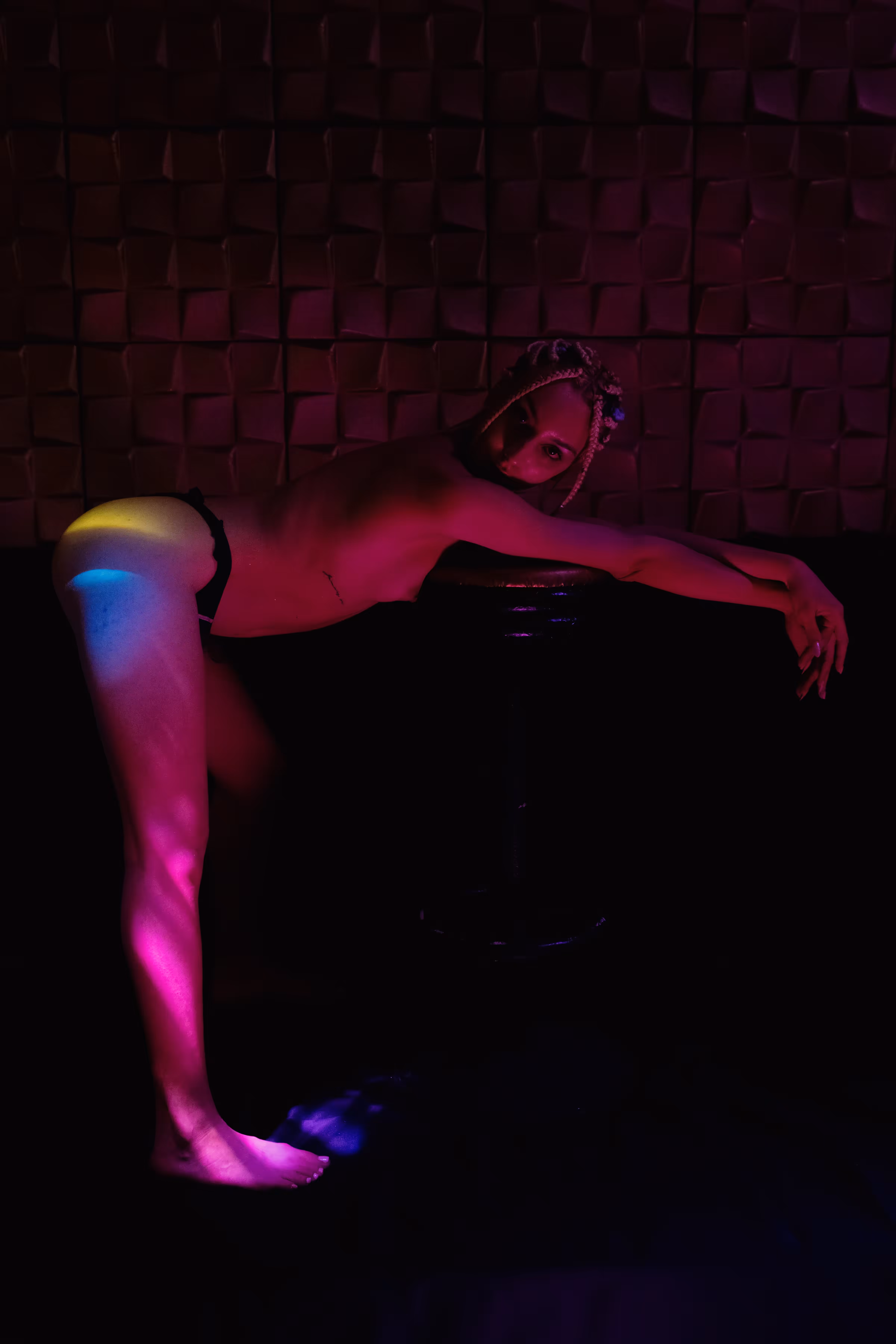 Stool dancer