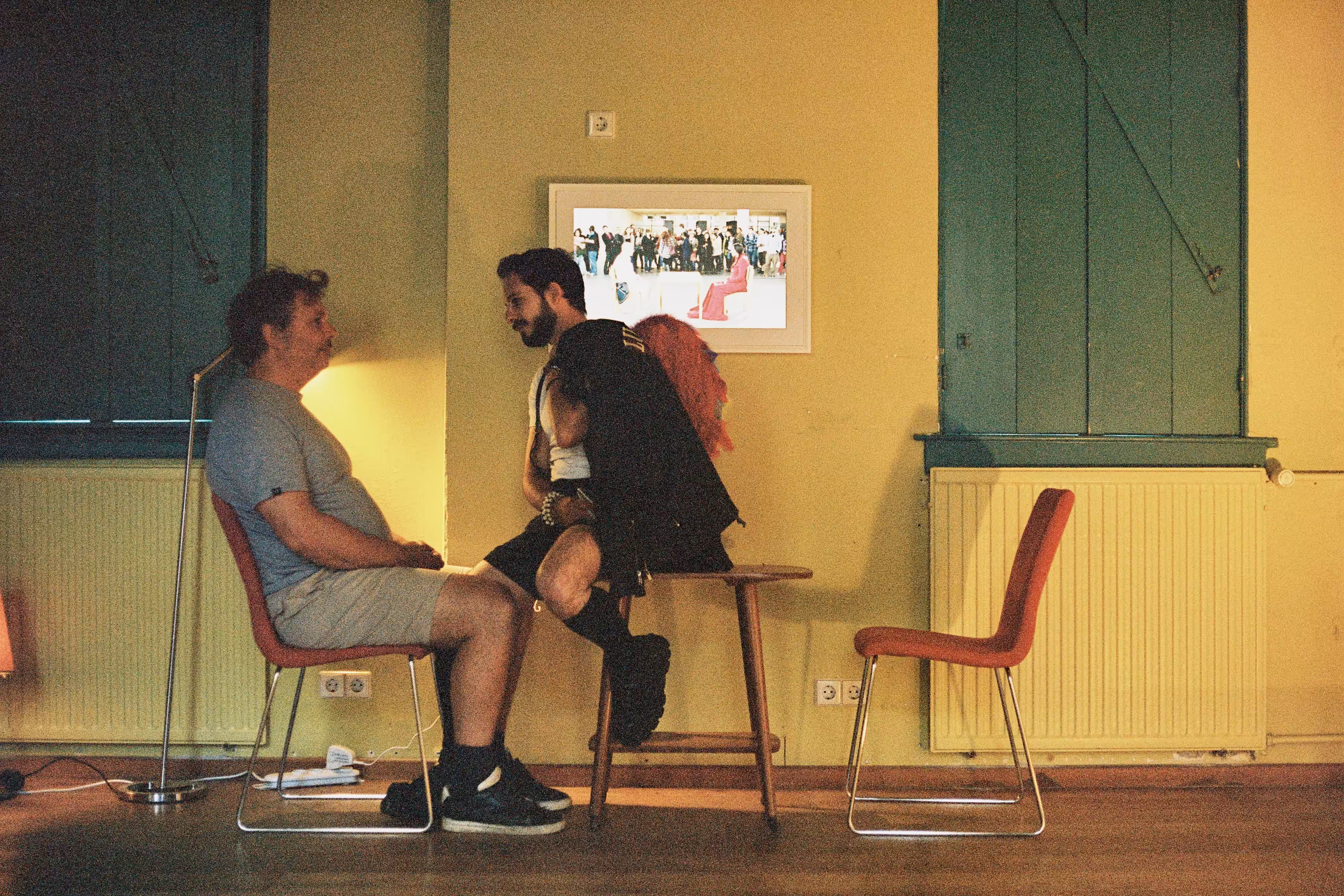 the audience is present 014