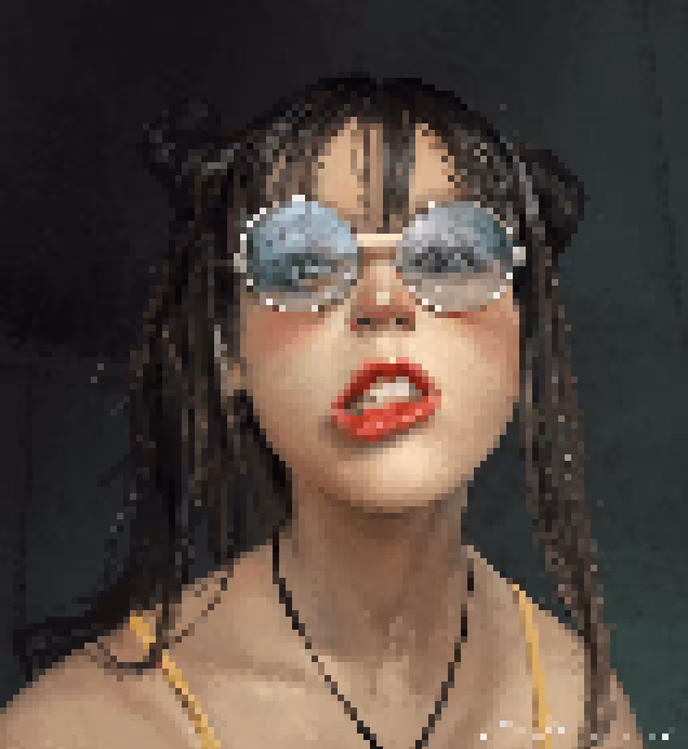 Glass reflection and red lips (pixel)
