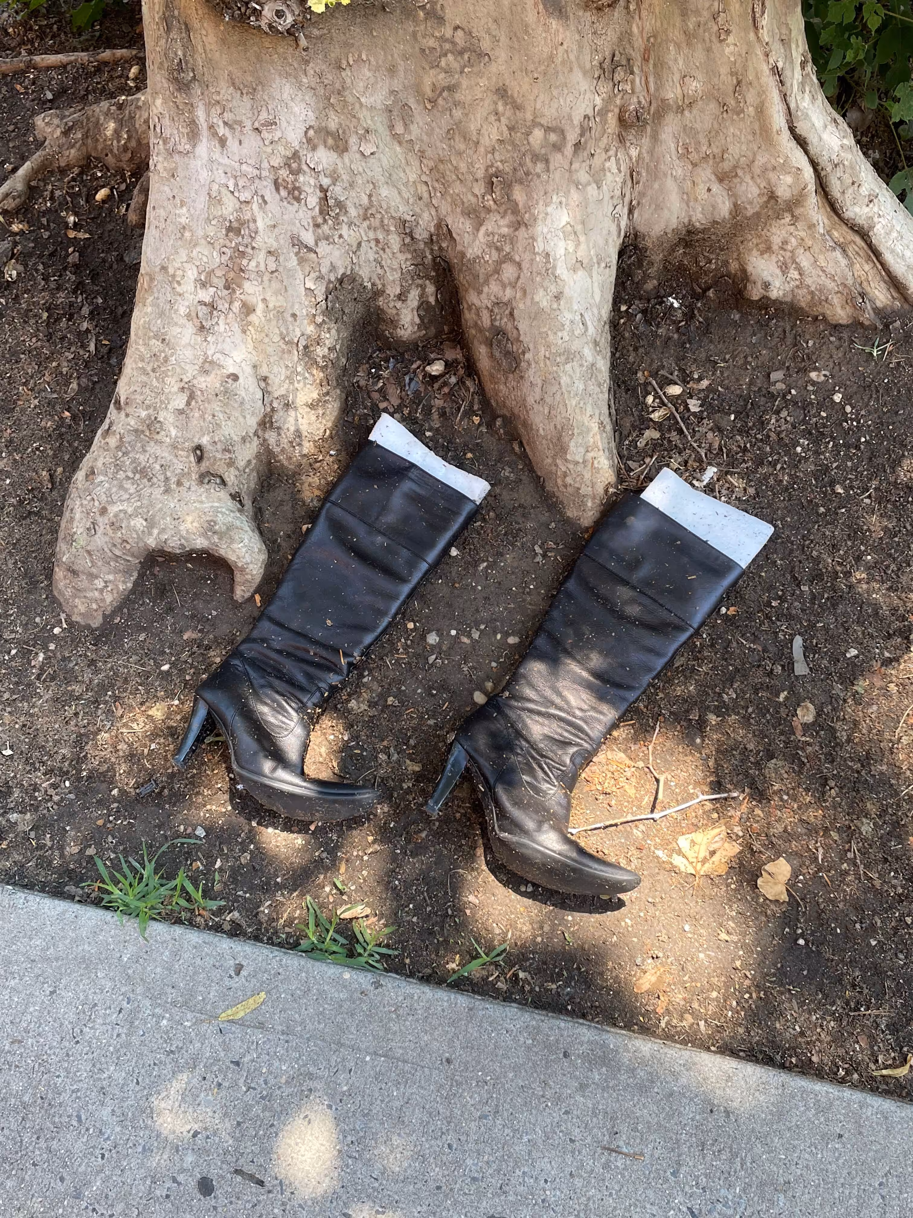 👢👢