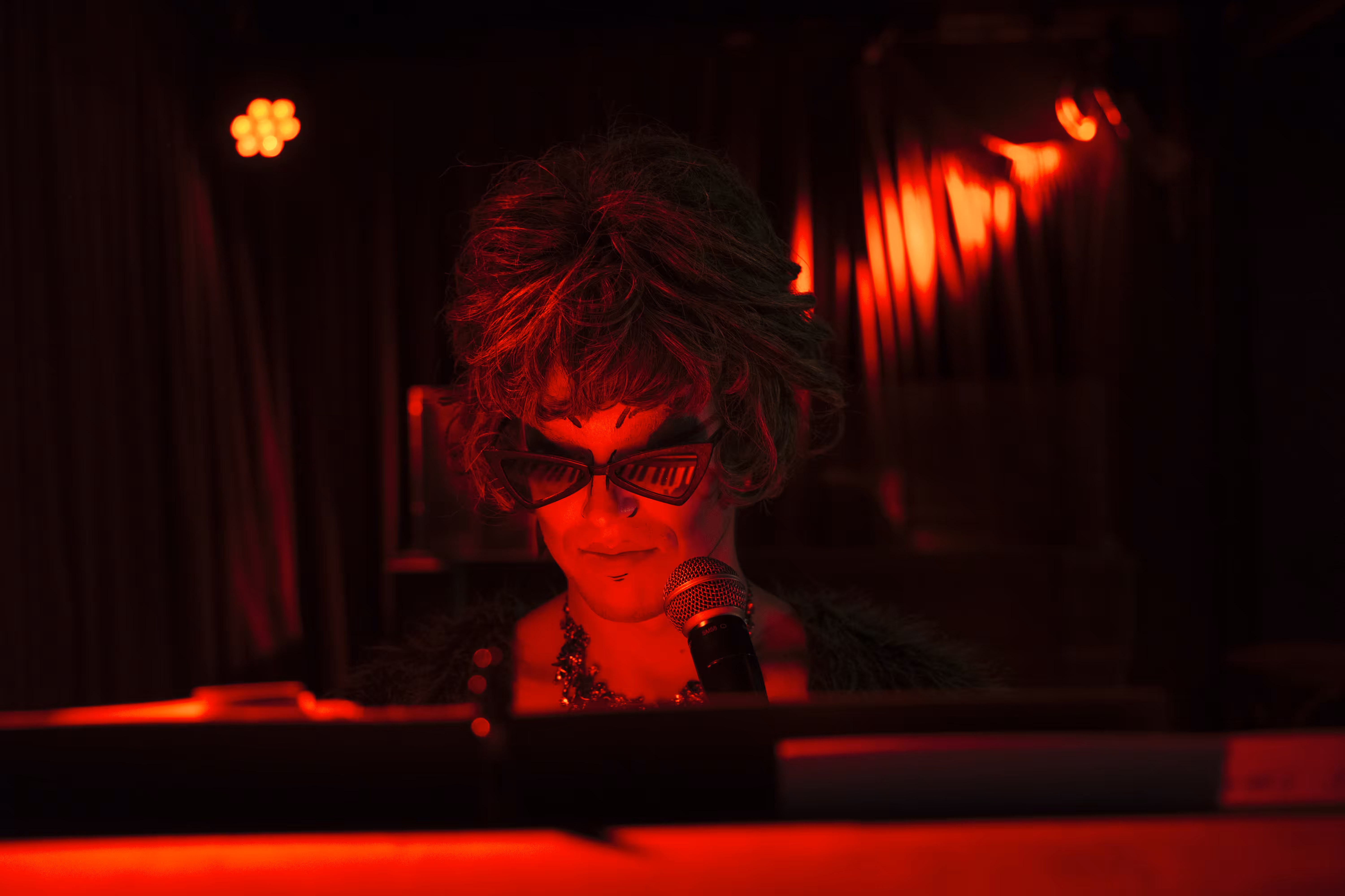 Red Lips #2 : The pianist