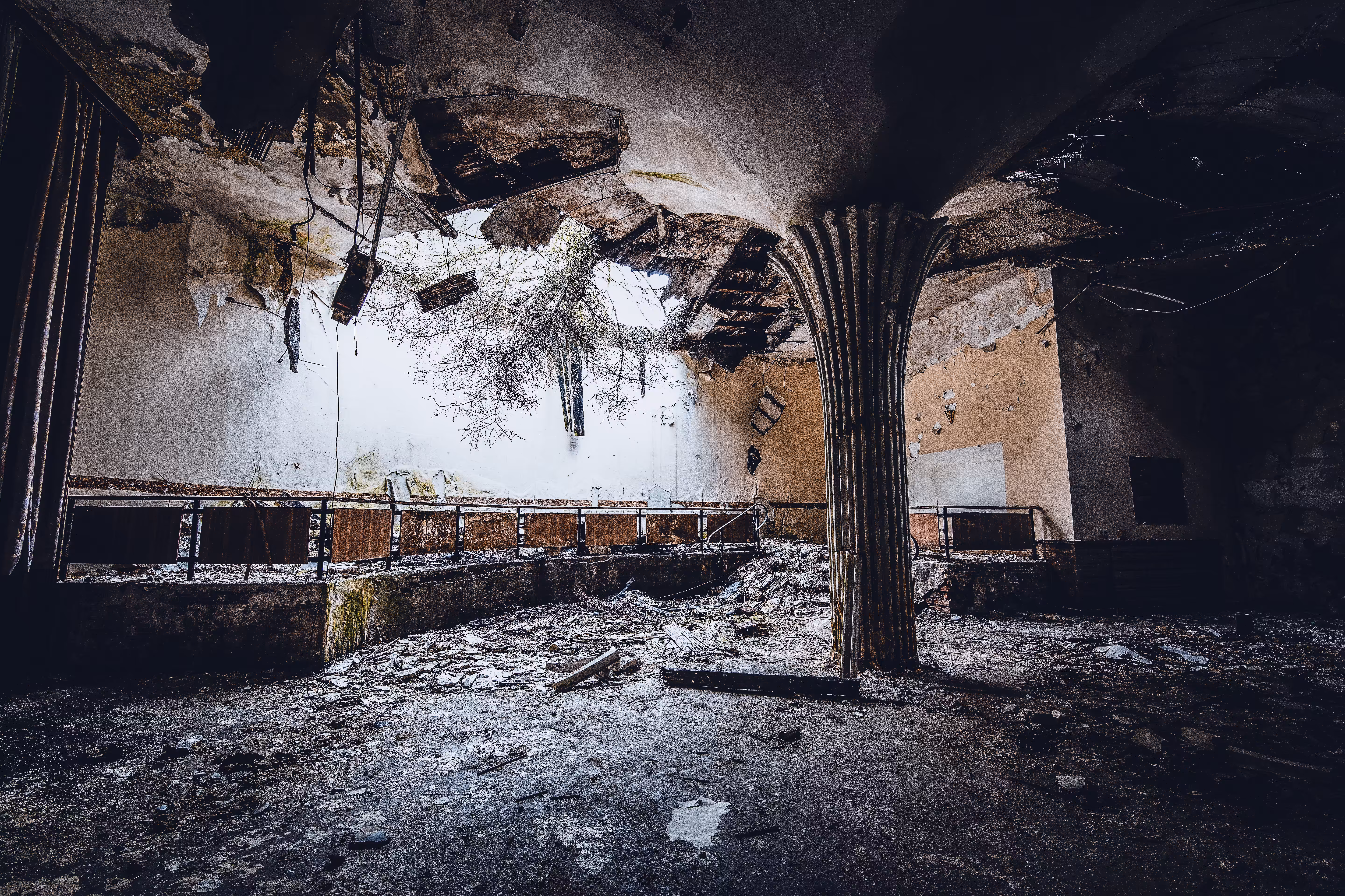 Lost Place - The sanatorium - broken roof