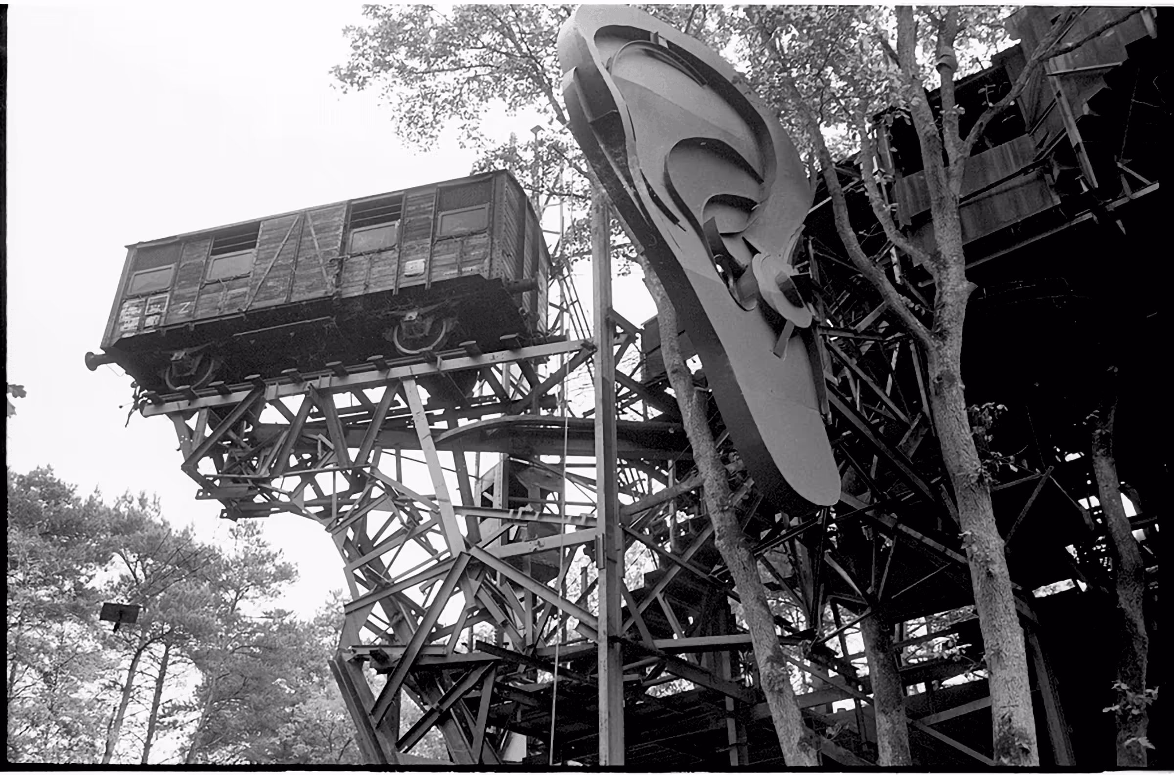 Le Cyclop de Jean Tinguely (Milly-la-Forêt, France, 1976)
