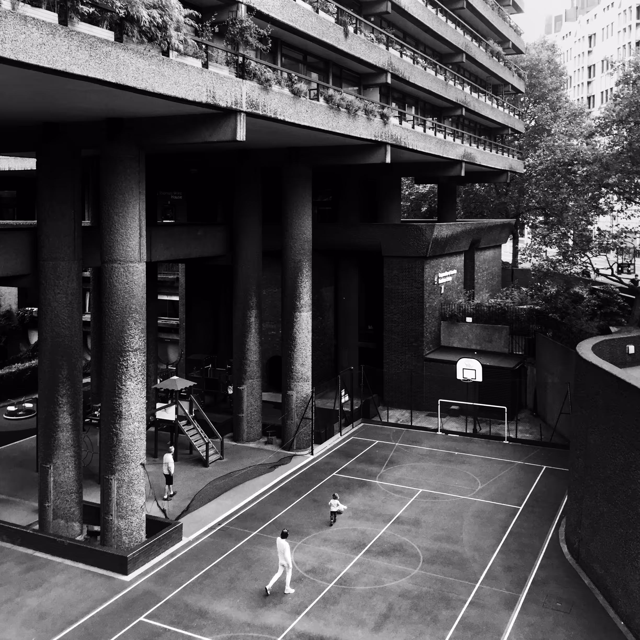Black and white cities // London