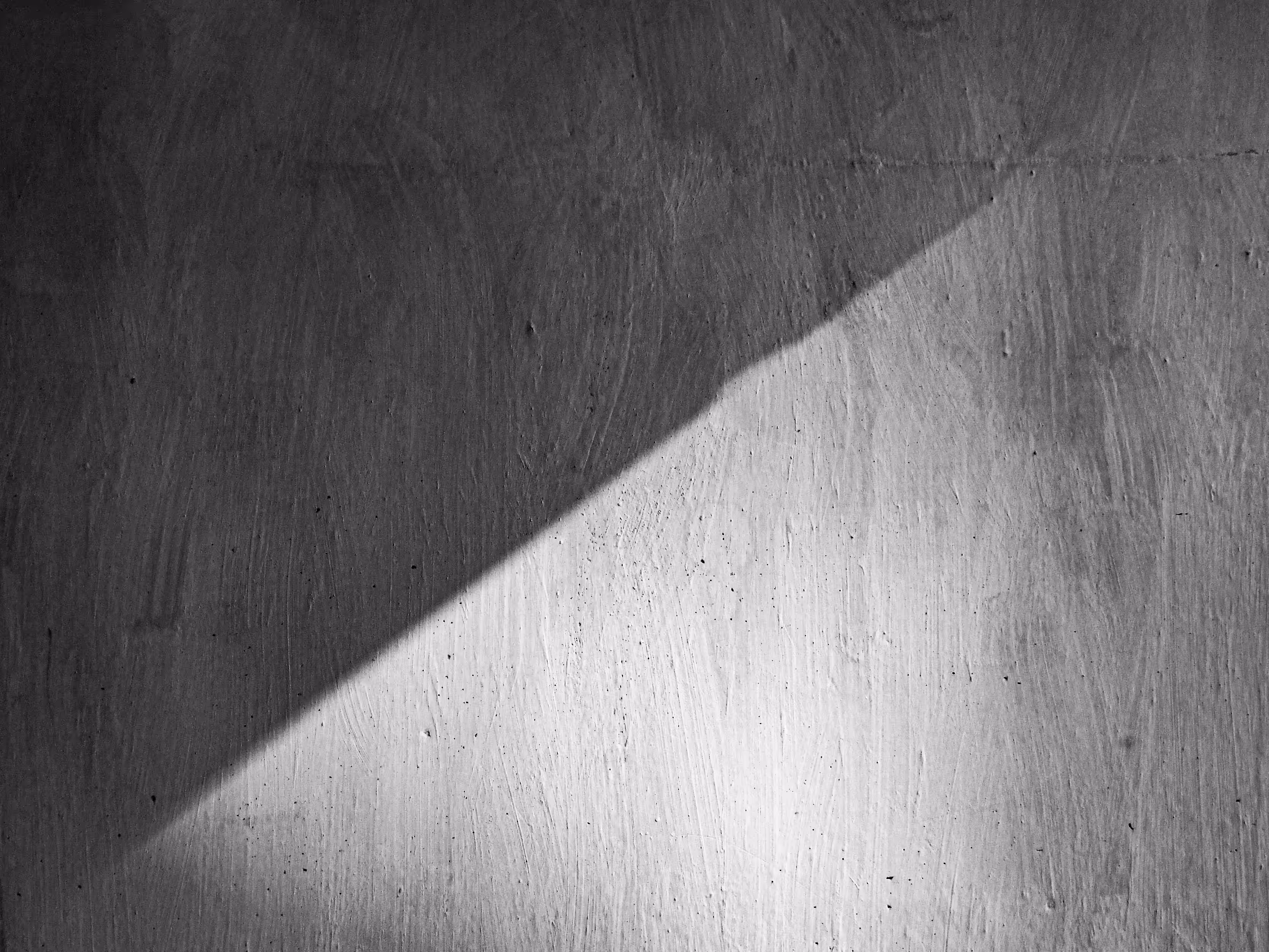 The light sheltered the wall