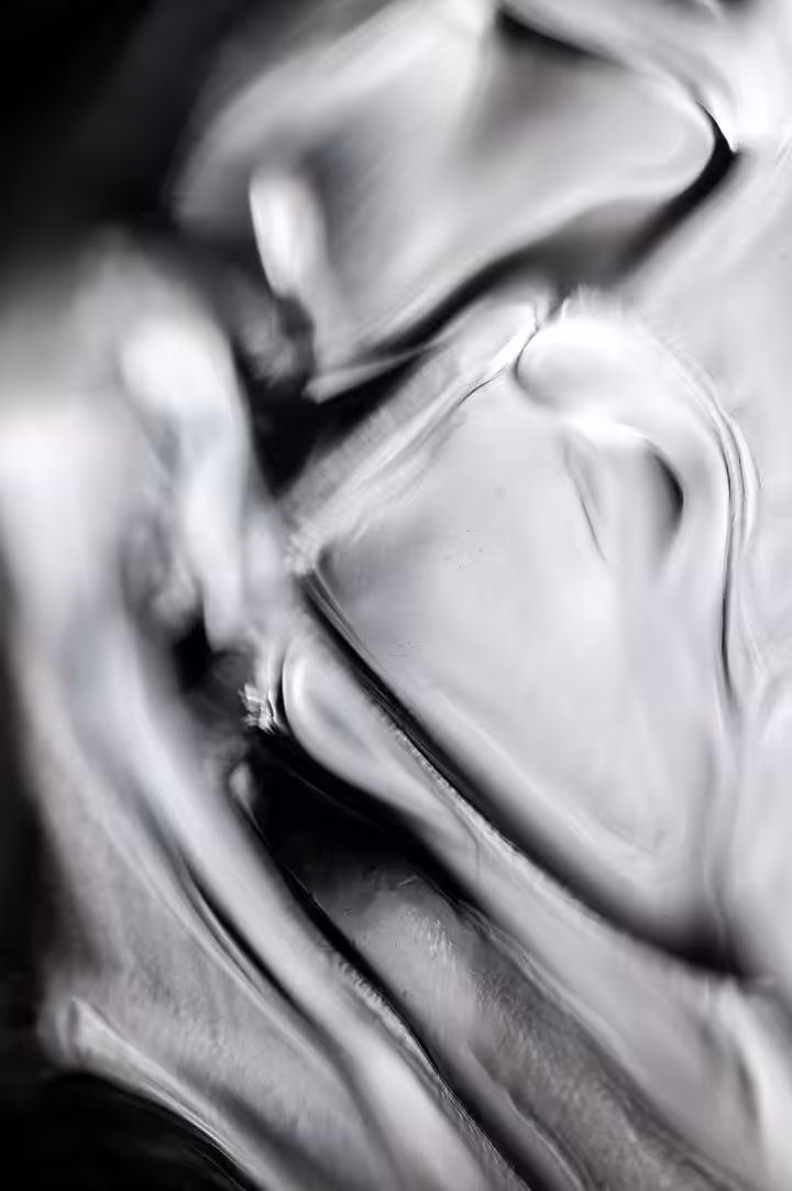 Shapes of light #4: Blurred memories