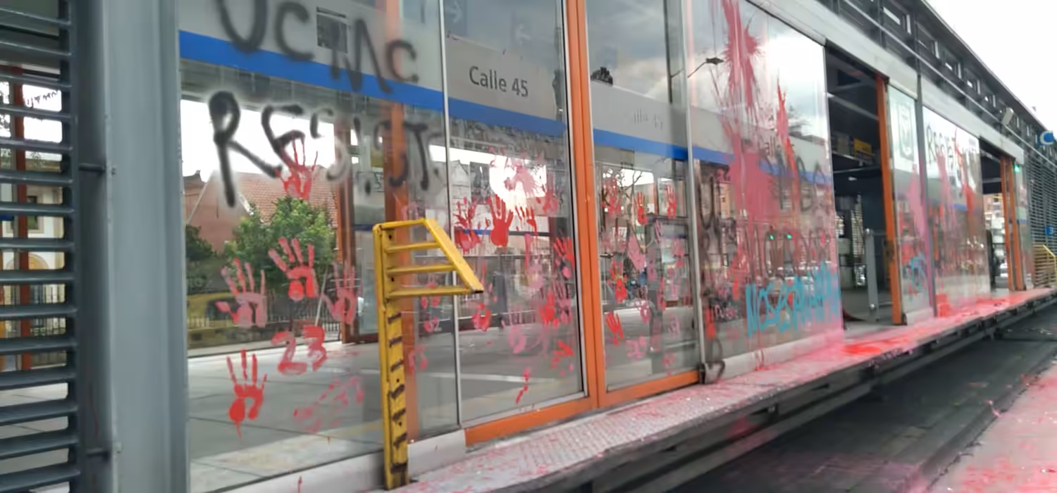SIMULTANEOUSWINDOW: EXCLUSIVE ROAD OF PUBLIC TRANSPORTATION